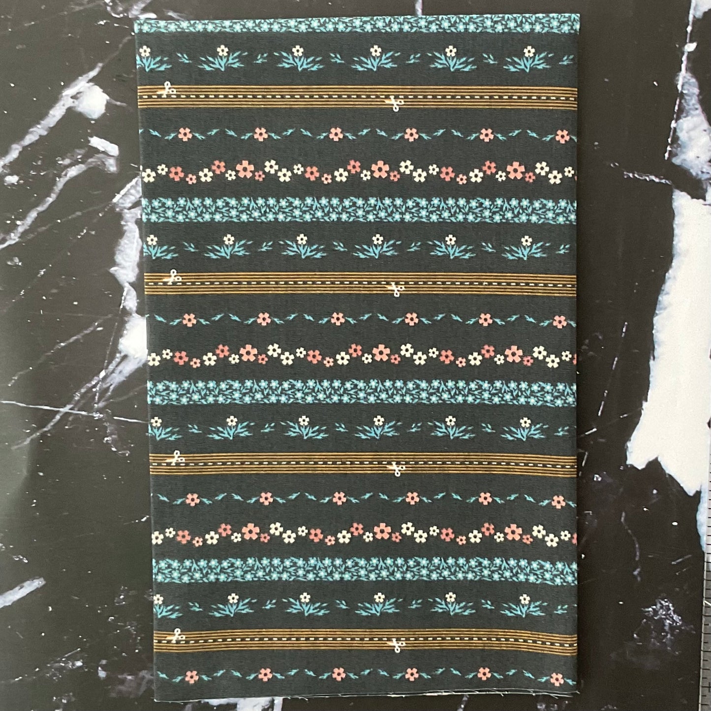 Art Gallery 2.5 Edition/ Binding: Ditsy Chain Bound Midnight BIN25115