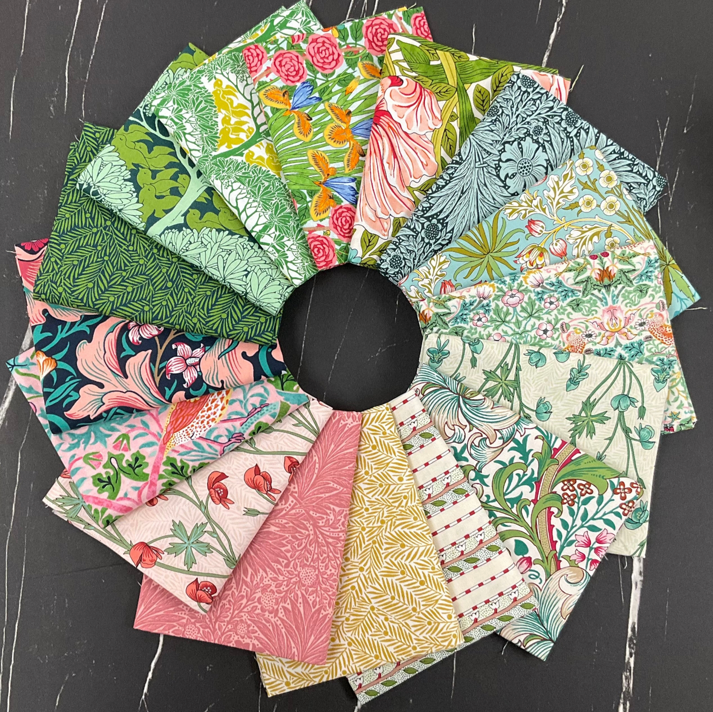 Bedford Park by Morris & Co. : Deltille Quilt Kit