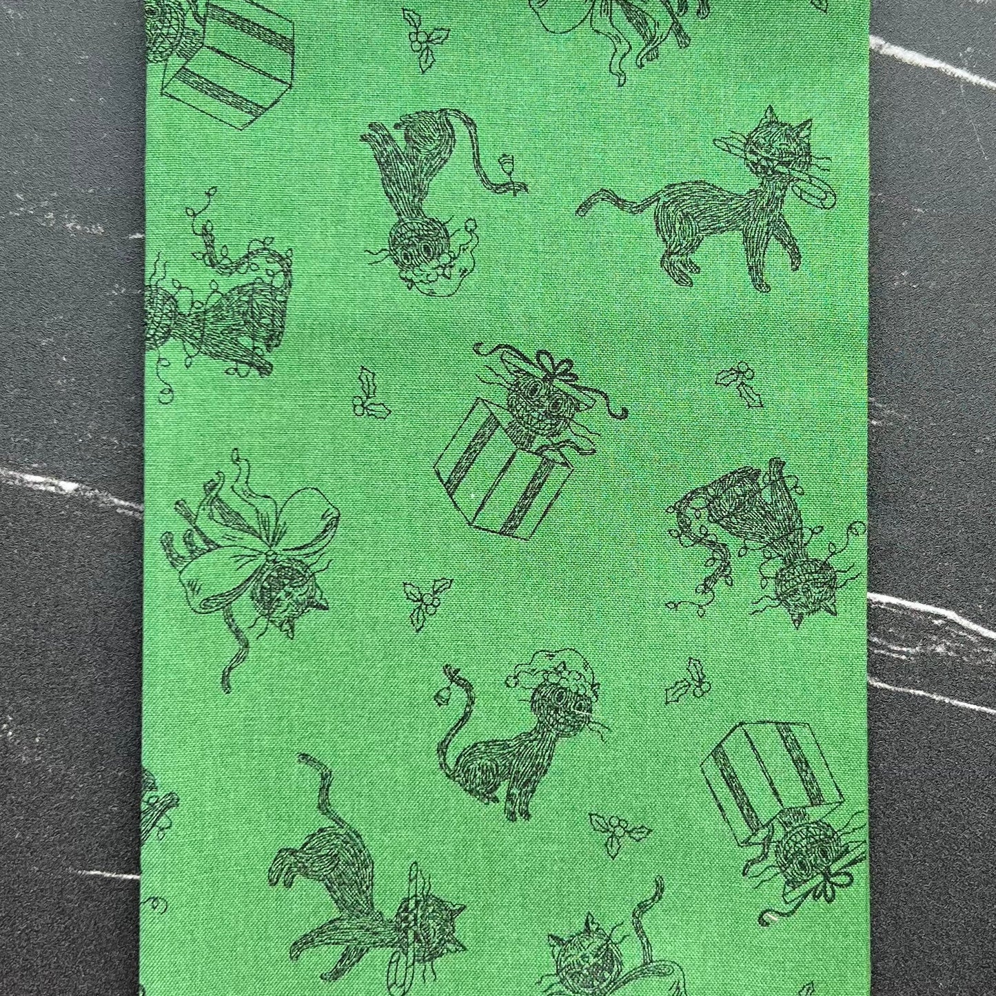 Christmas with Scaredy Cat by Amanda Niederhauser : Cat Toss Green