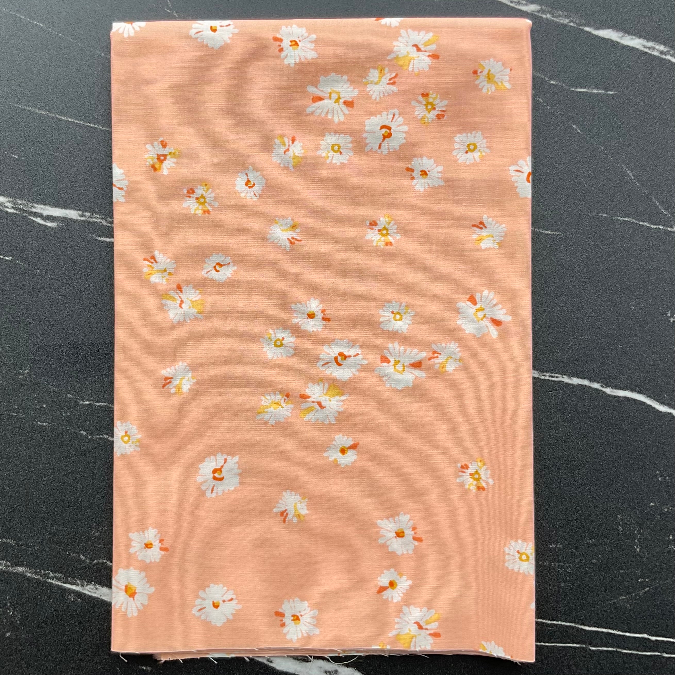 Daisy by Maureen Cracknell Hazy Daisies Glow DSY24411 – Modern