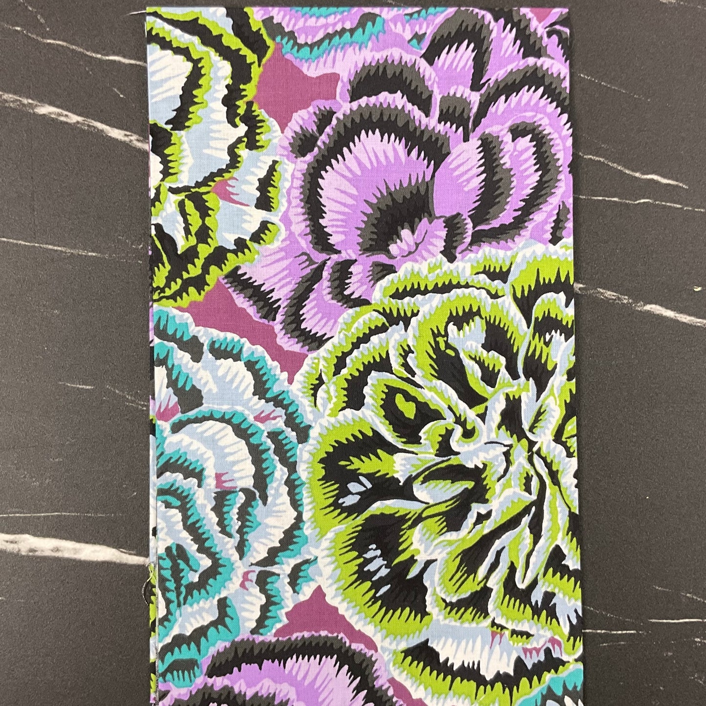 Kaffe Fassett Collective August 2025 : Picotee Carnations Contrast PWPJ133.CONTRAST