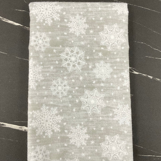 Chill Factor Flannel by Raquel Maciel : Snowflakes Lt. Gray 4240F-92