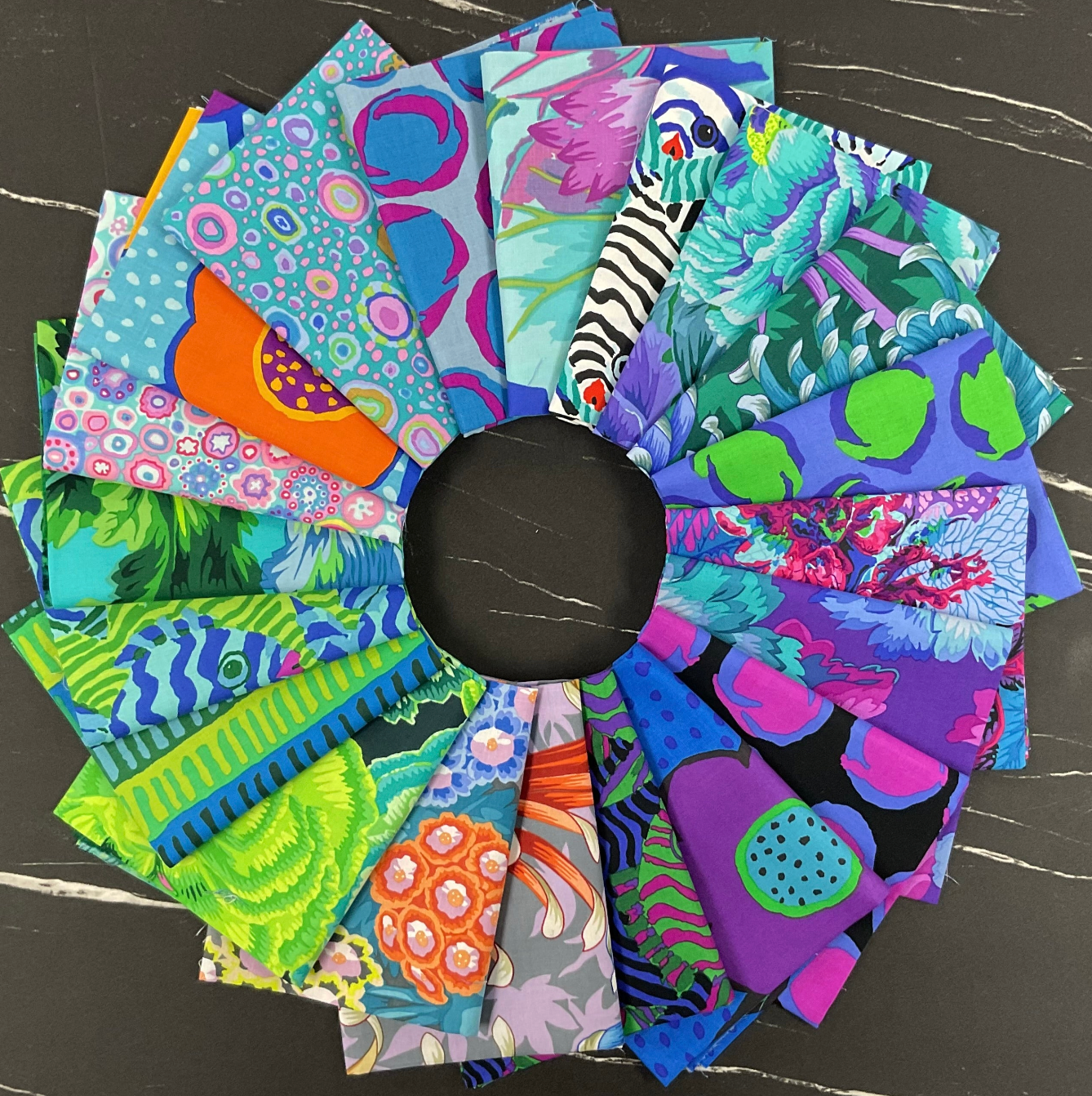 Kaffe Fassett Collective August 2025 : Spider Mums Pastel PWPJ135.PASTEL