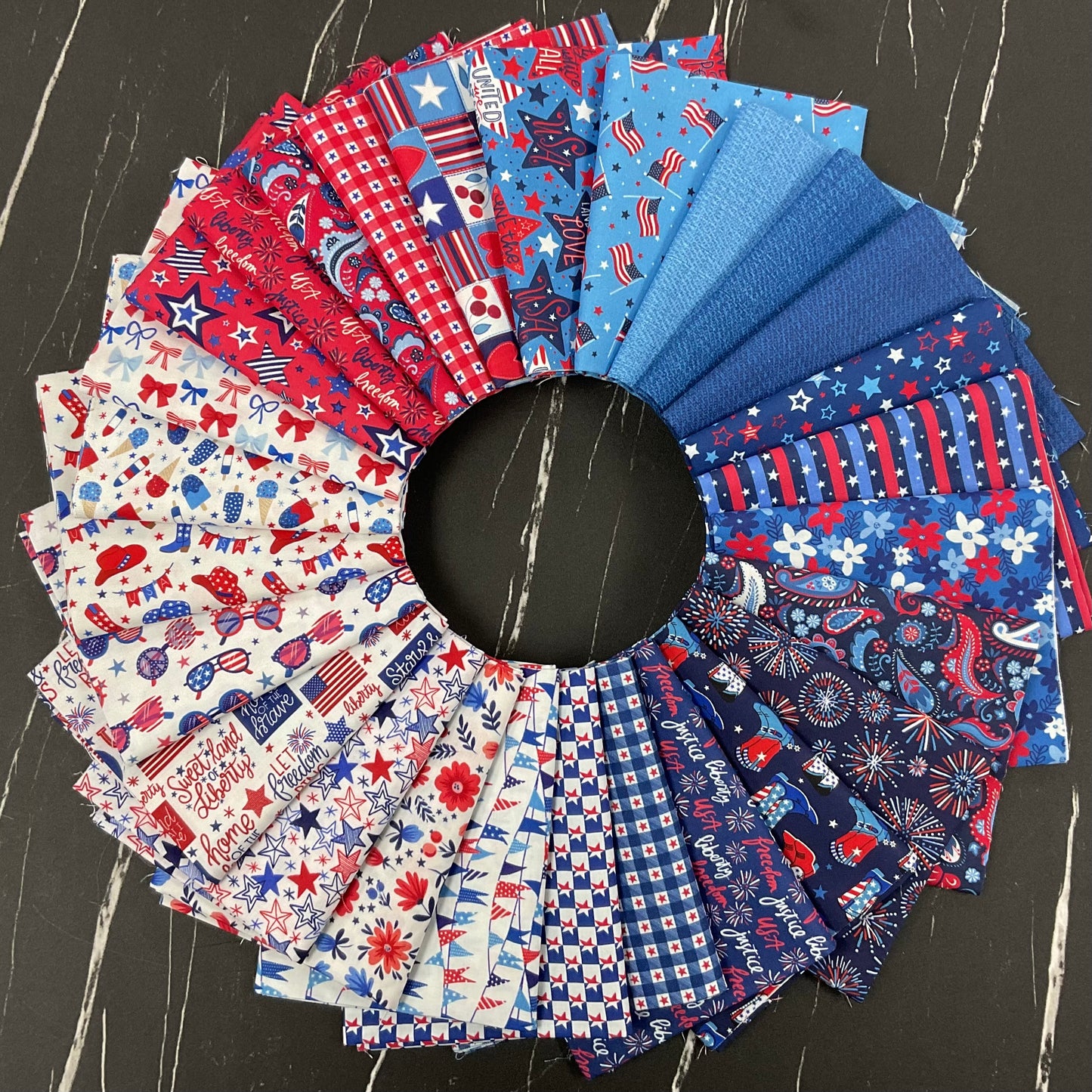 Patriotic Minis by P&B Textiles : Fabric Bundles