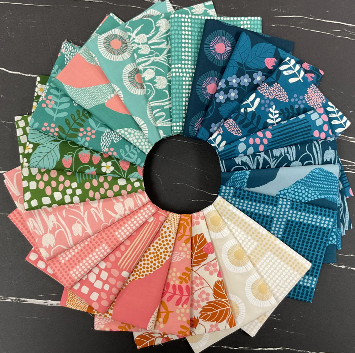 Reimagined Landscapes by Jen Hewett : Coordinating Fabric Bundles