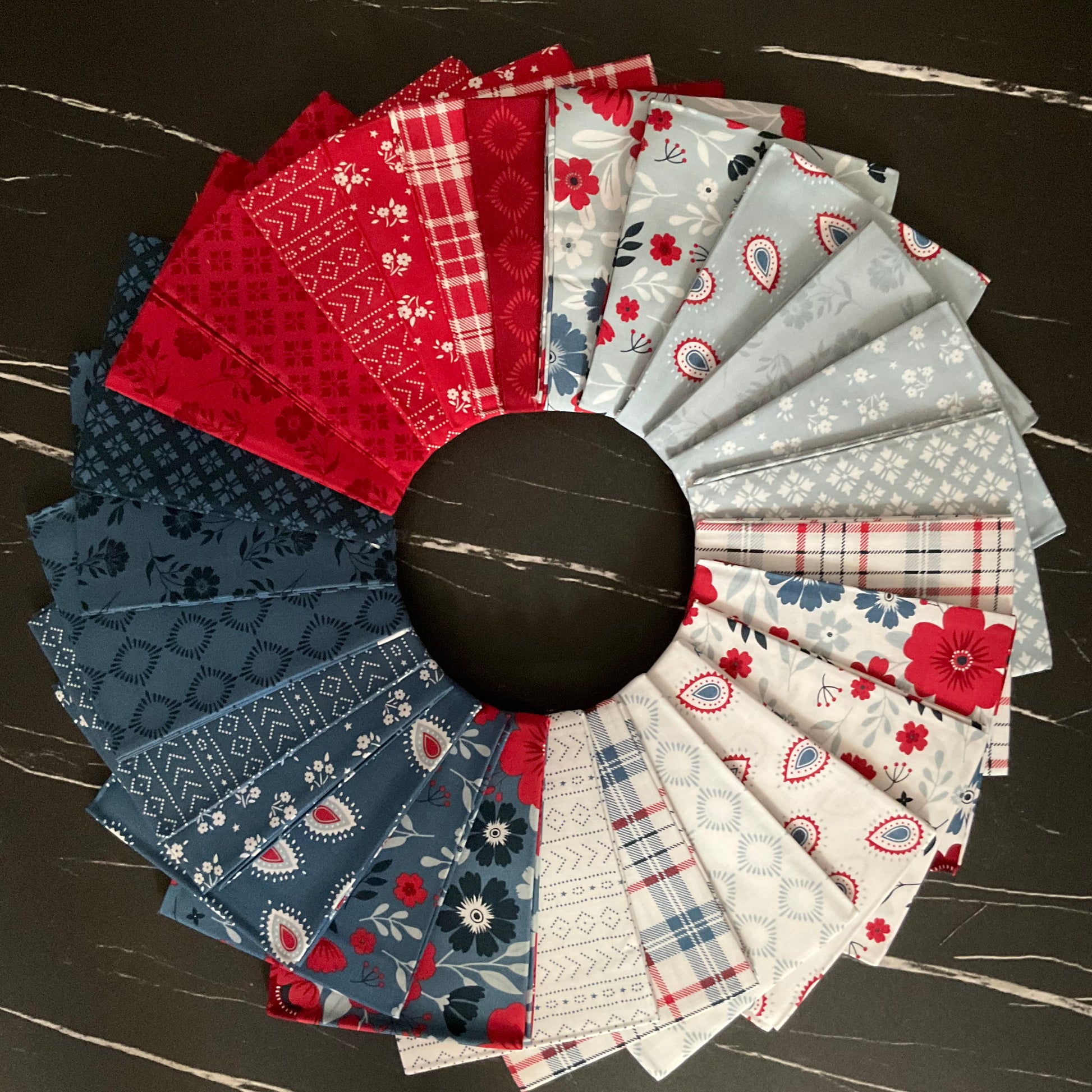 American Beauty by Dani Mogstad : Fat Quarter Bundle