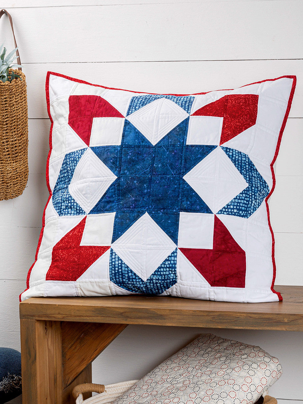 Americana Quilts 11 Designs to Celebrate Red, White & Blue by Annies Quilting