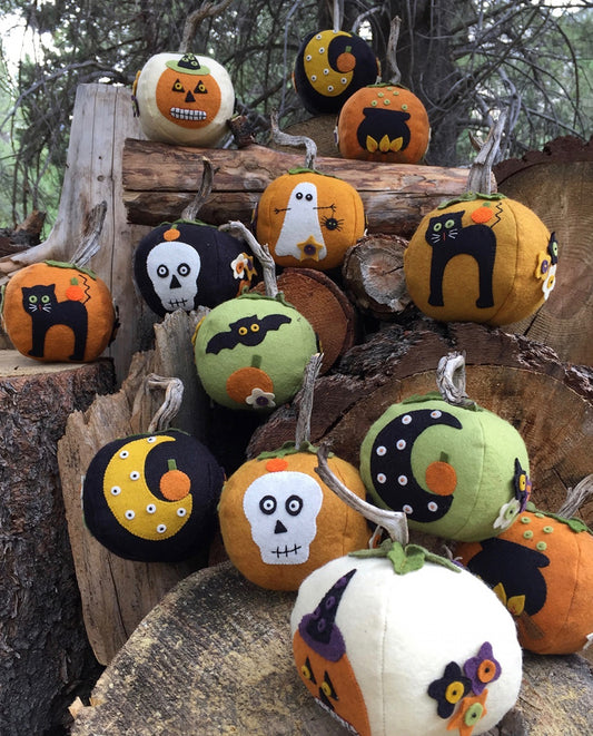 Eek! Spooks! Wool Felt & Floss Kit # BR236K (Includes Pattern) - Special Order