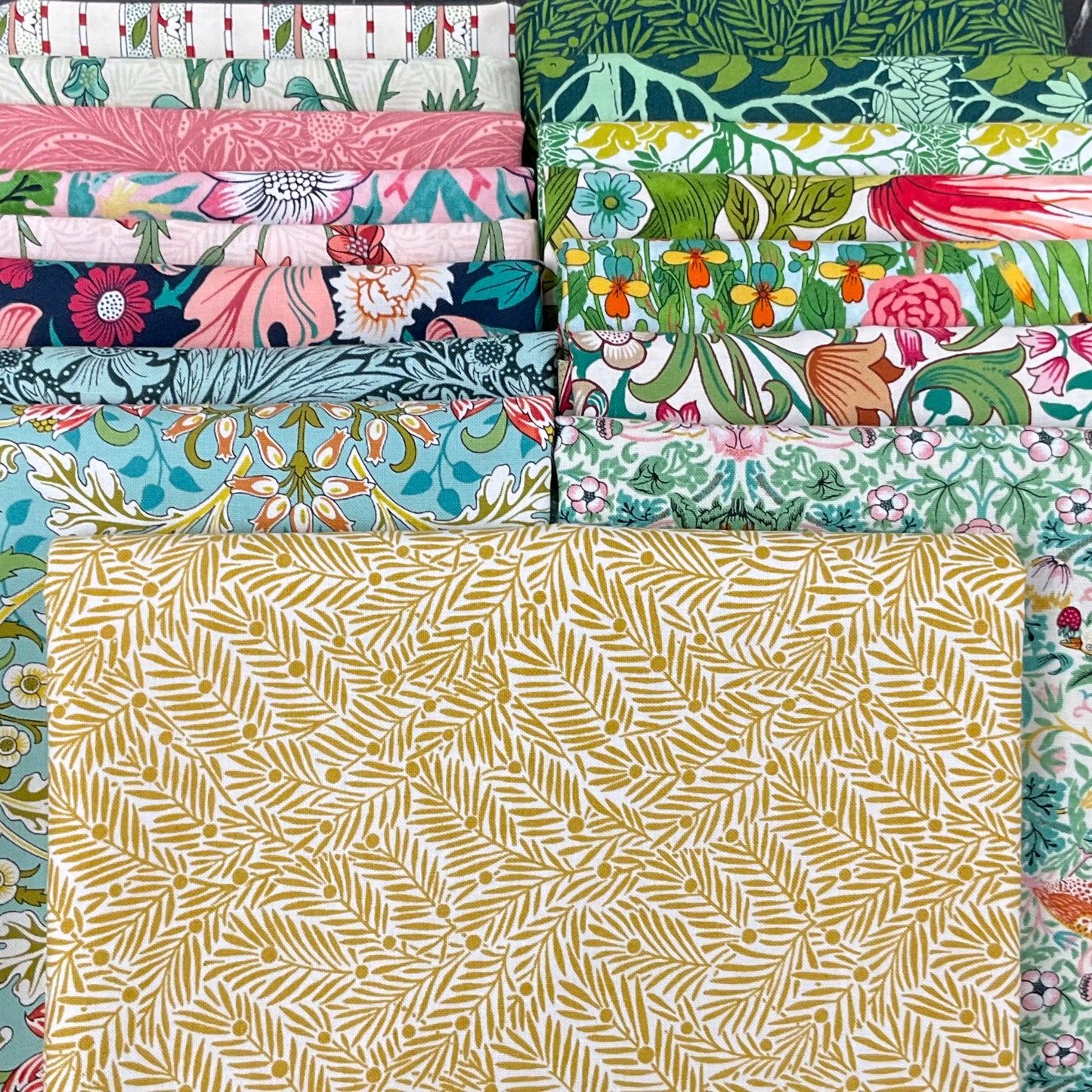 Bedford Park by Morris & Co. : Log Cabin Lattice Quilt Kit