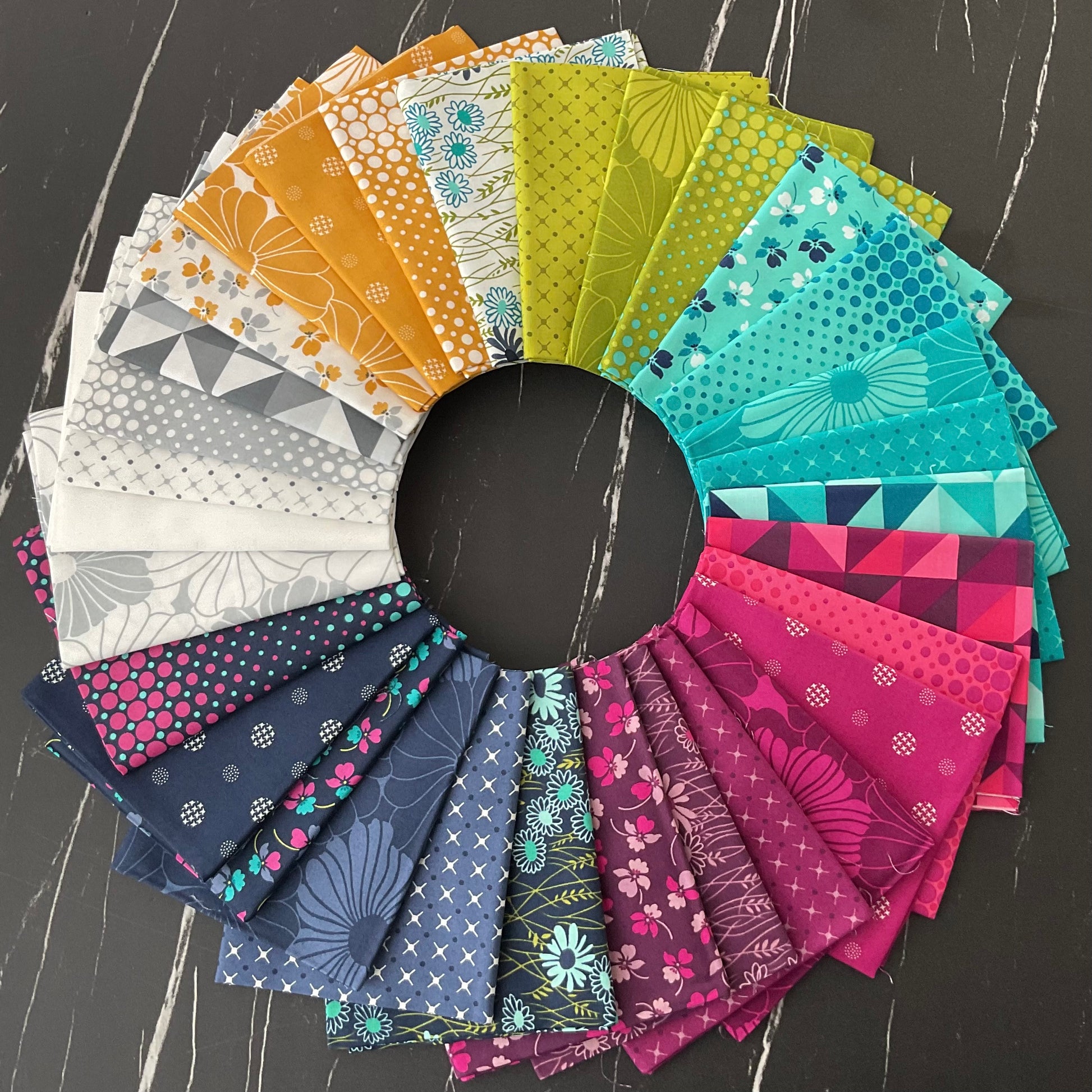 Color Crush by V and Co. : 31 pc Fat Quarter Bundle
