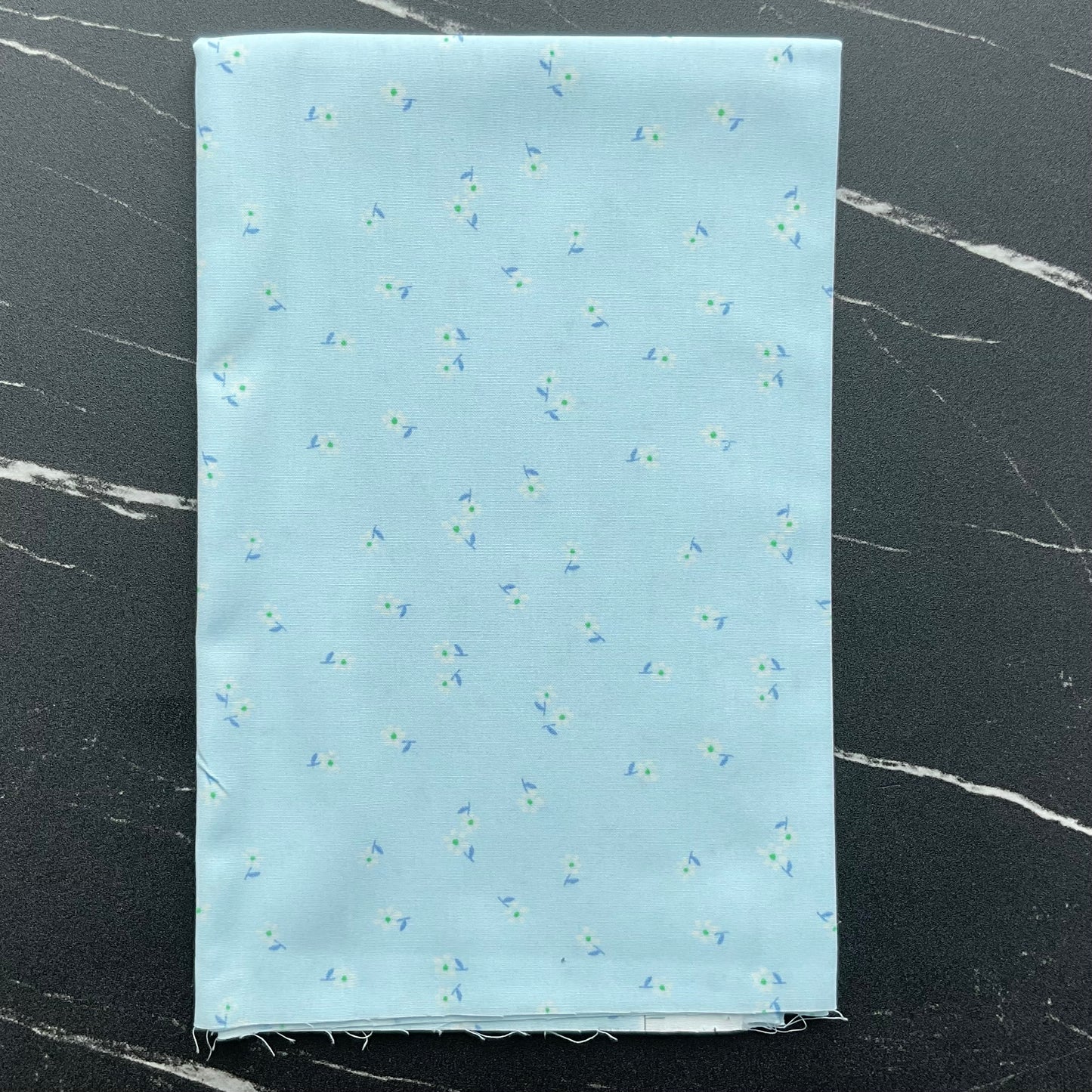 Daisy by Maureen Cracknell Drifting Florets Airy DSY24401