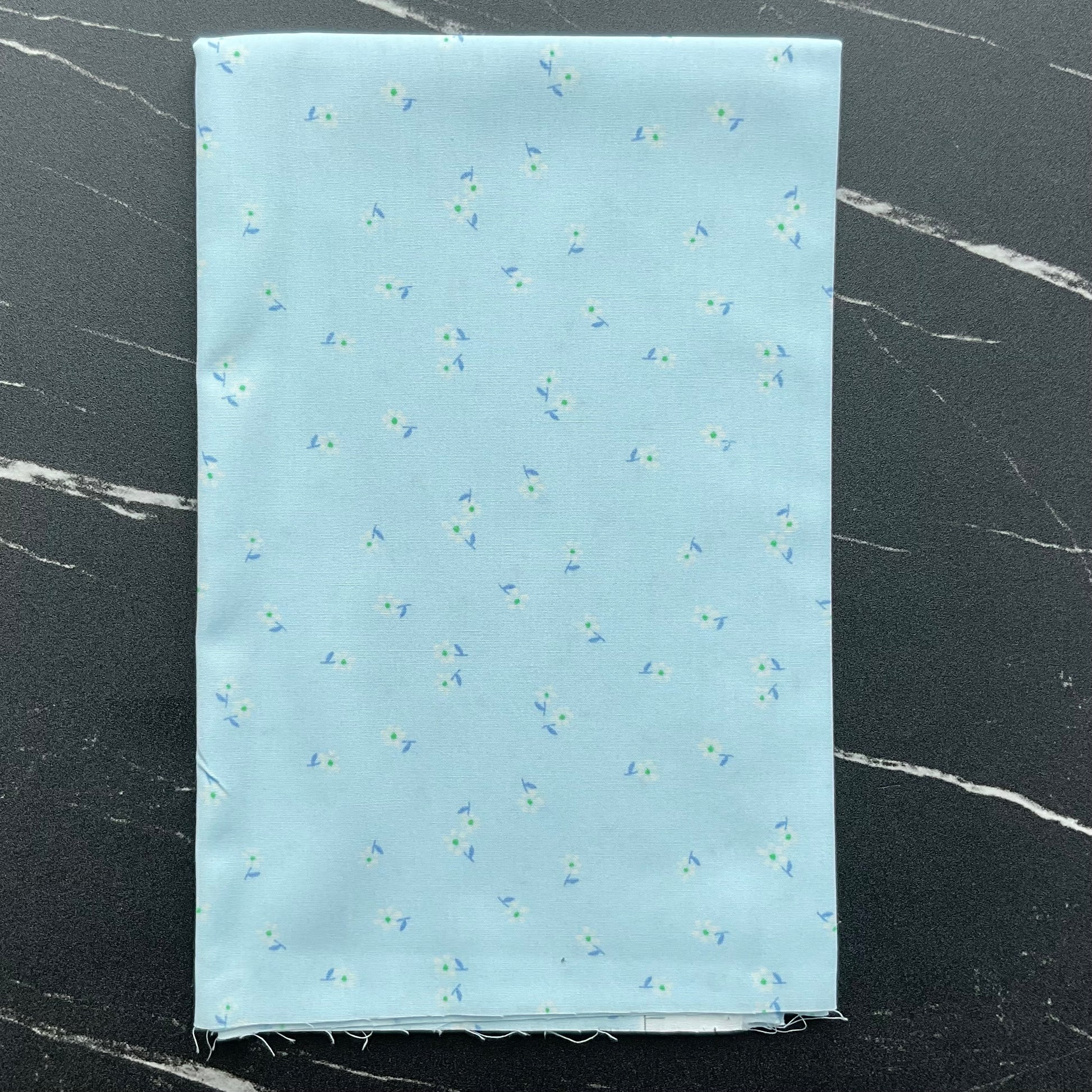 Daisy by Maureen Cracknell Drifting Florets Airy DSY24401