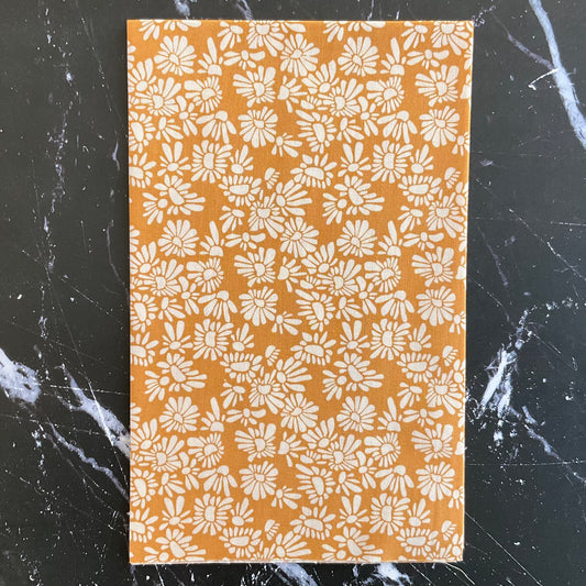 Evolve by Suzy Quilts - Tiny Meadow Queen Bee EVO60412