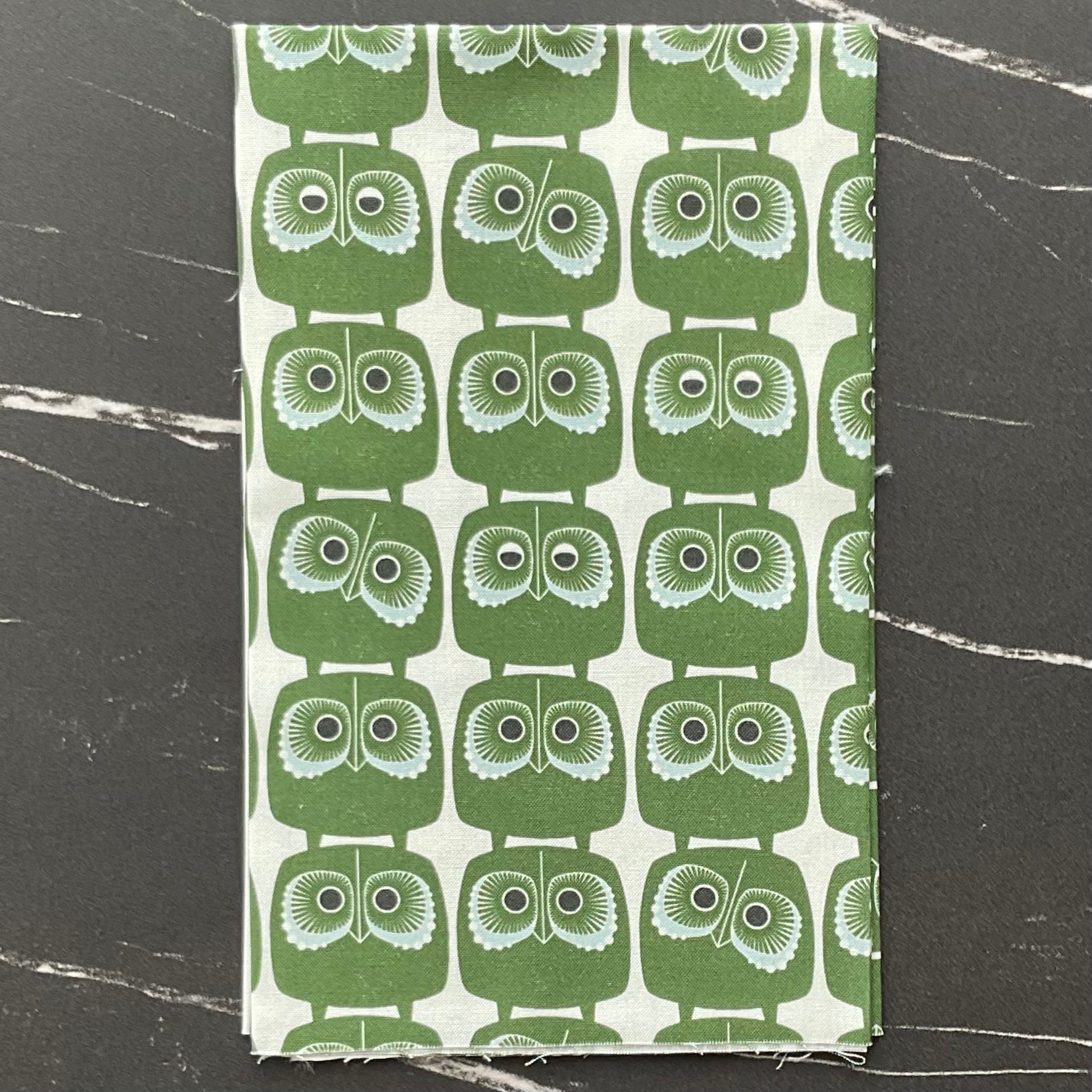 Sweet Floral Scent by Loes Van Oosten : Nosey Owl - Olive LV801-OL1