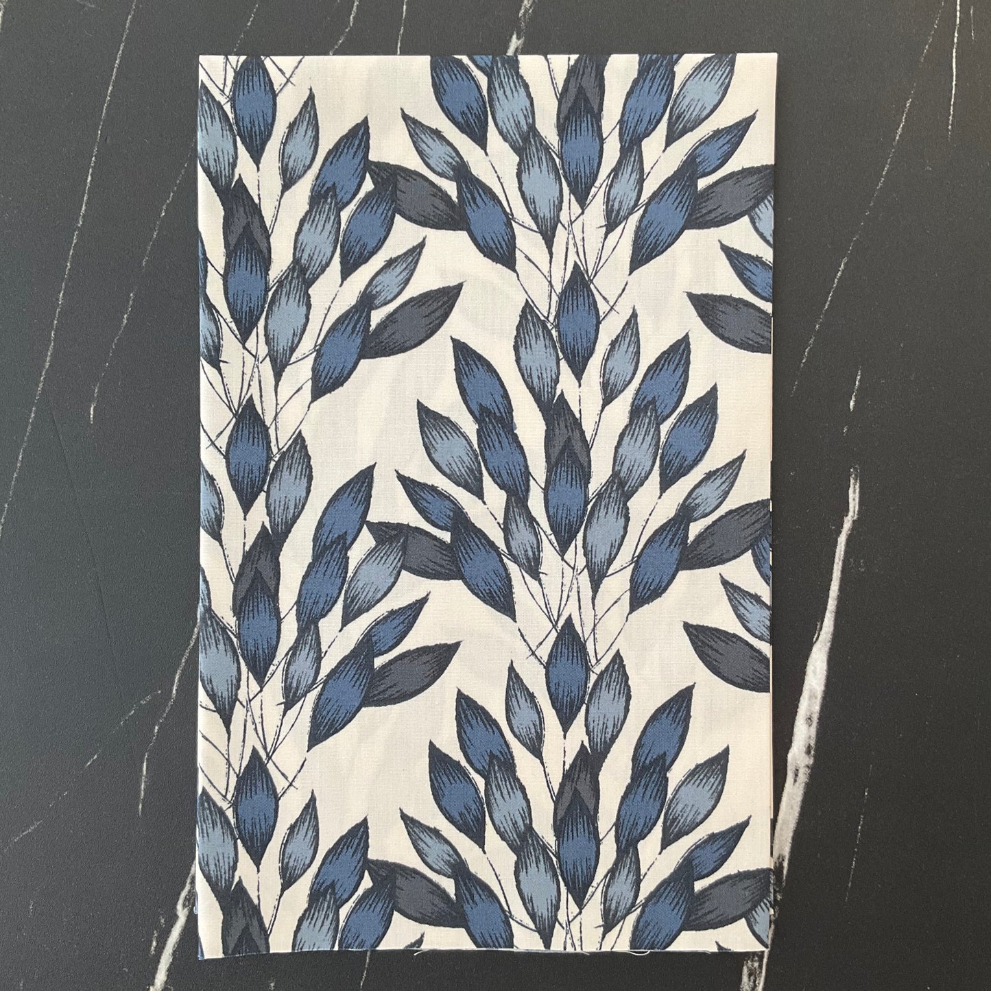 Haven by Amy Sinibaldi Brushed Leaves Gris HAV26400