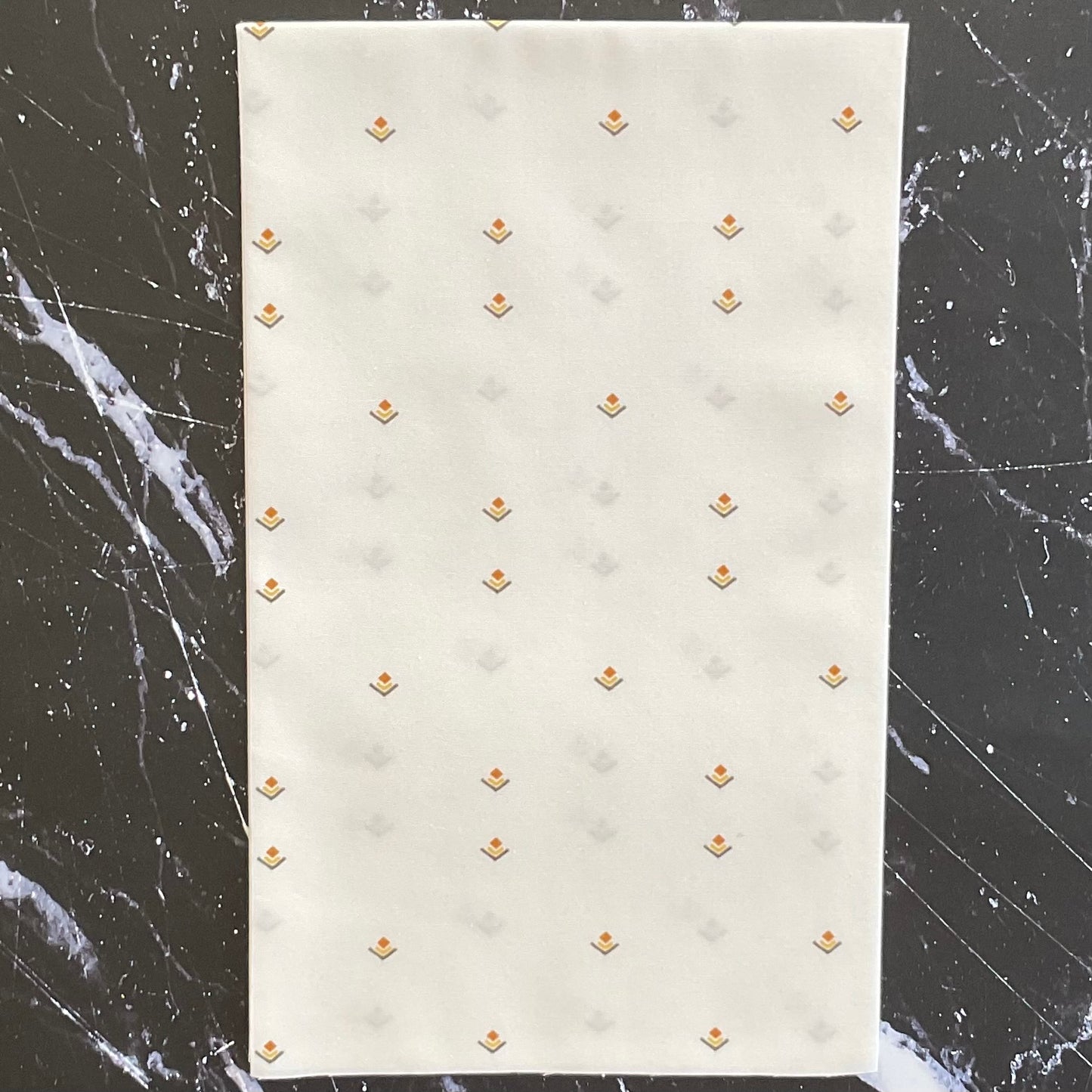 Heirloom by Sharon Holland - Queen Bee Retro HRL48103