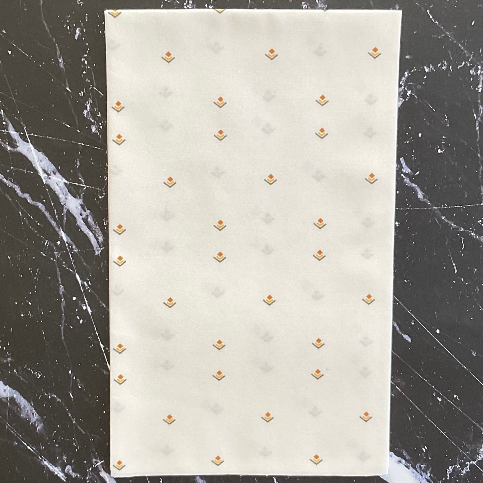 Heirloom by Sharon Holland - Queen Bee Retro HRL48103