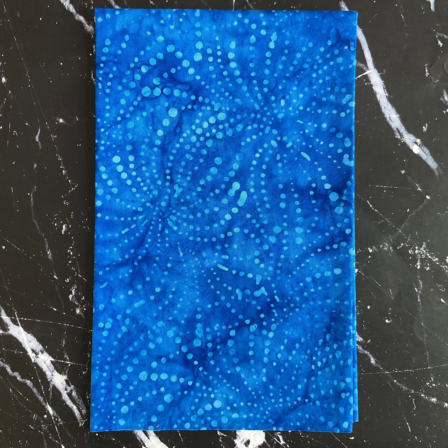 Splendor Quiltessentials 7 Batiks par Anthology Fabrics : Bleu feu d'artifice 441Q-5