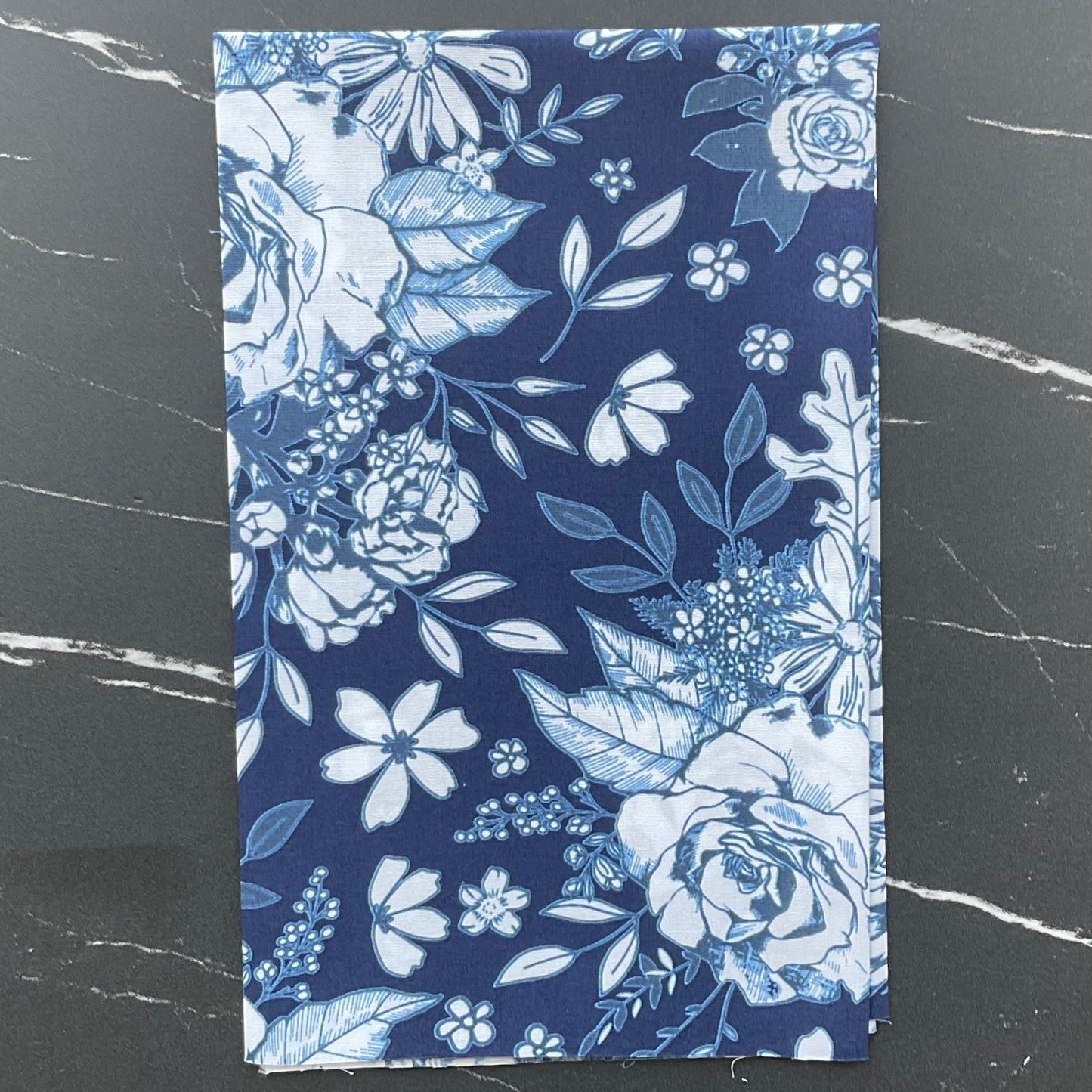 True Blue par Maureen Cracknell - Univers Floral Minuit TBL89515