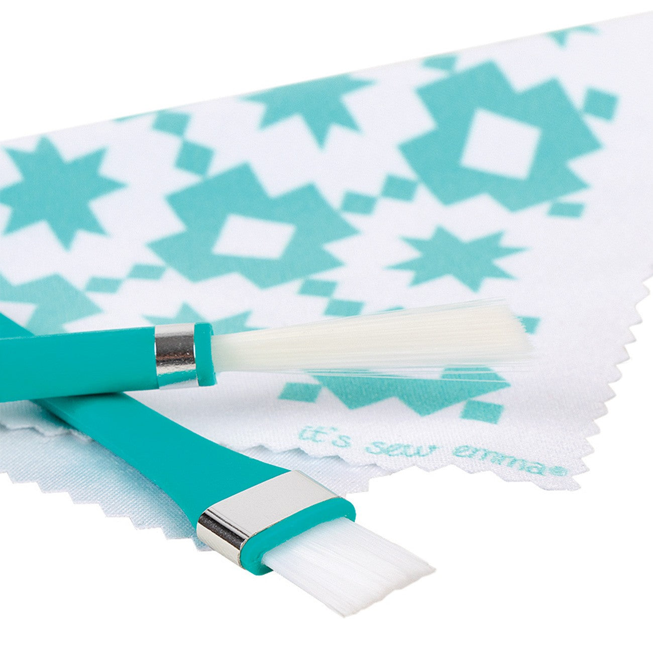 Oh Sew Clean Brush and Cloth Set - Special Order