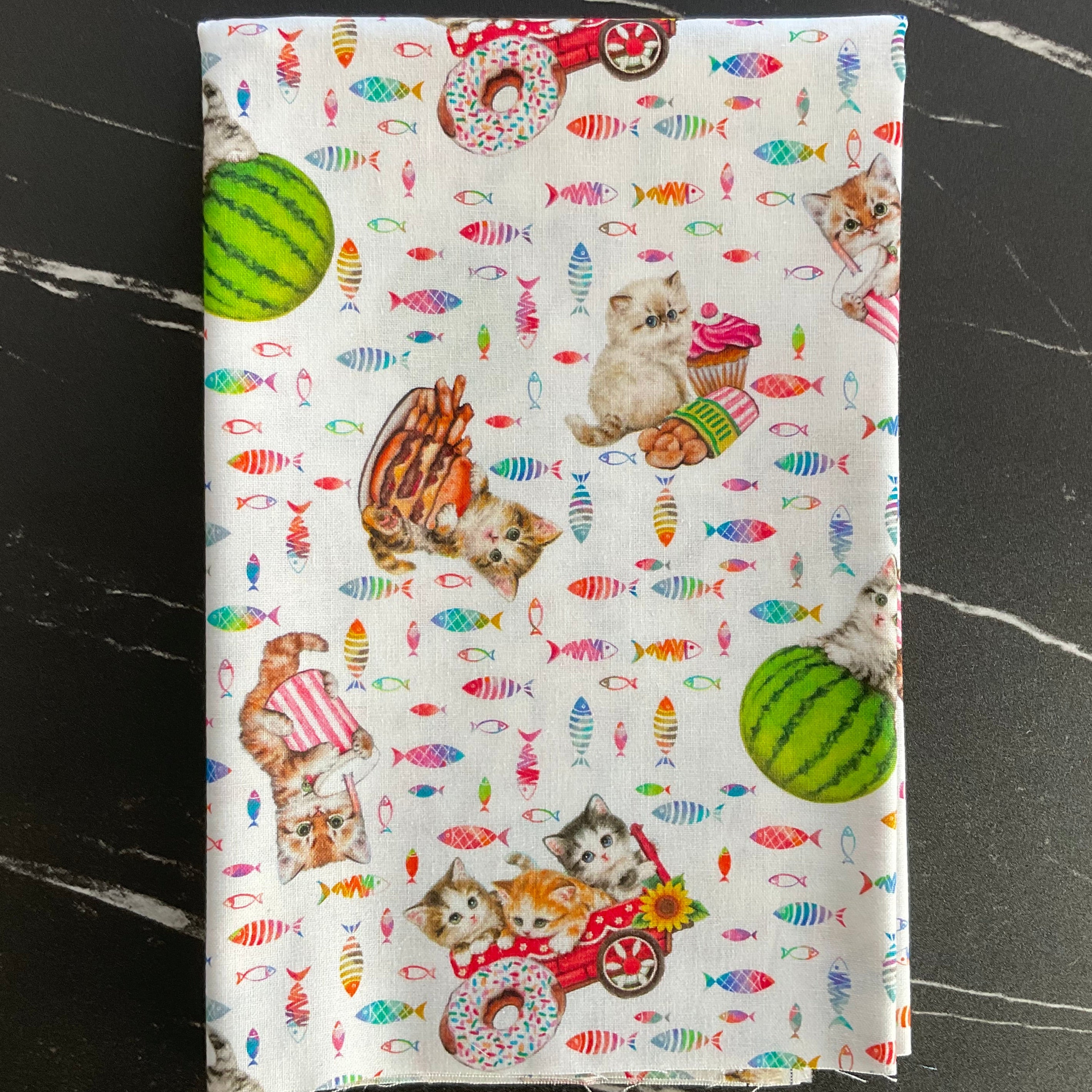 Instagram Famous by Kayomi Harai - Tossed Cats 8064-01 – Modern Quilt Co.