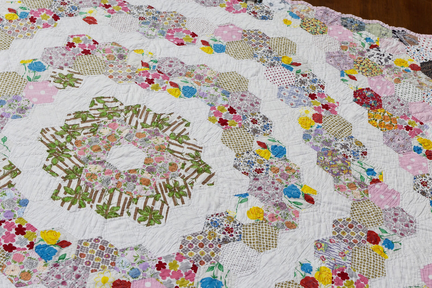 Postcard Project #19 - Hexigo Round by Jen Kingwell Designs