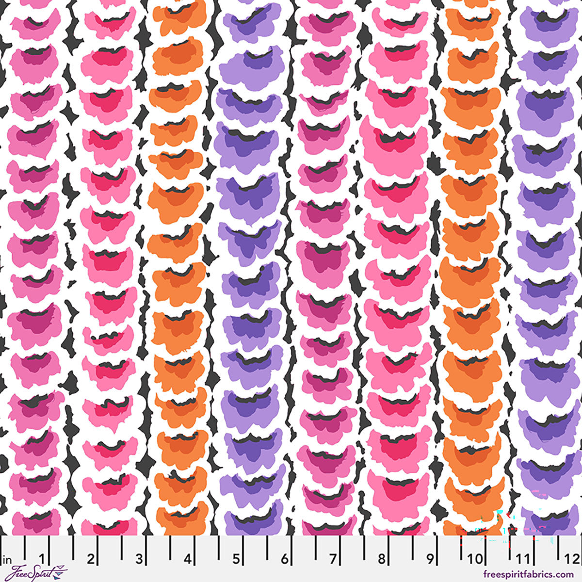 Kaffe Fassett Collective August 2026 : Garlands Rose PWGP181.ROSE