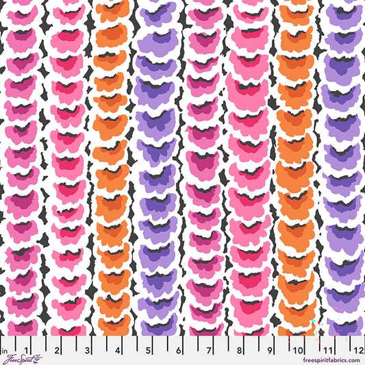 Kaffe Fassett Collective August 2026 : Garlands Rose PWGP181.ROSE