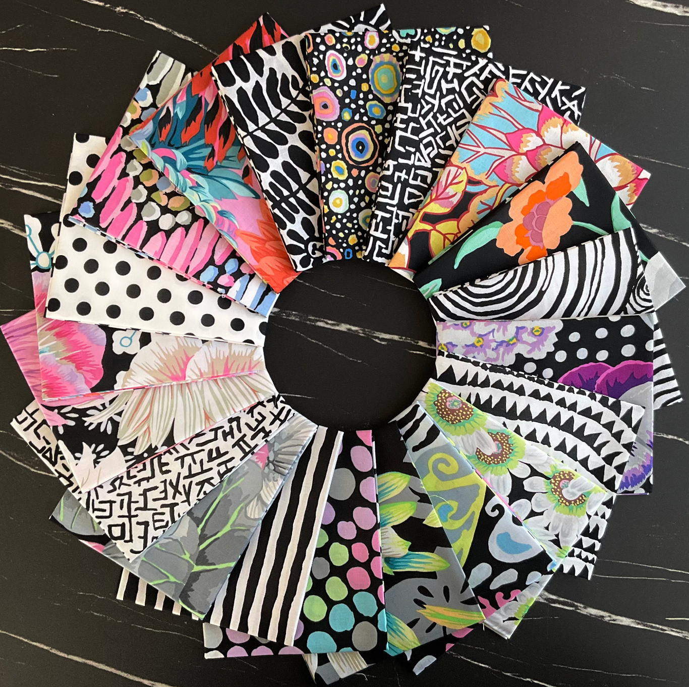 Kaffe Fassett Collective : Classics Plus Polaris 10" Layer Cake