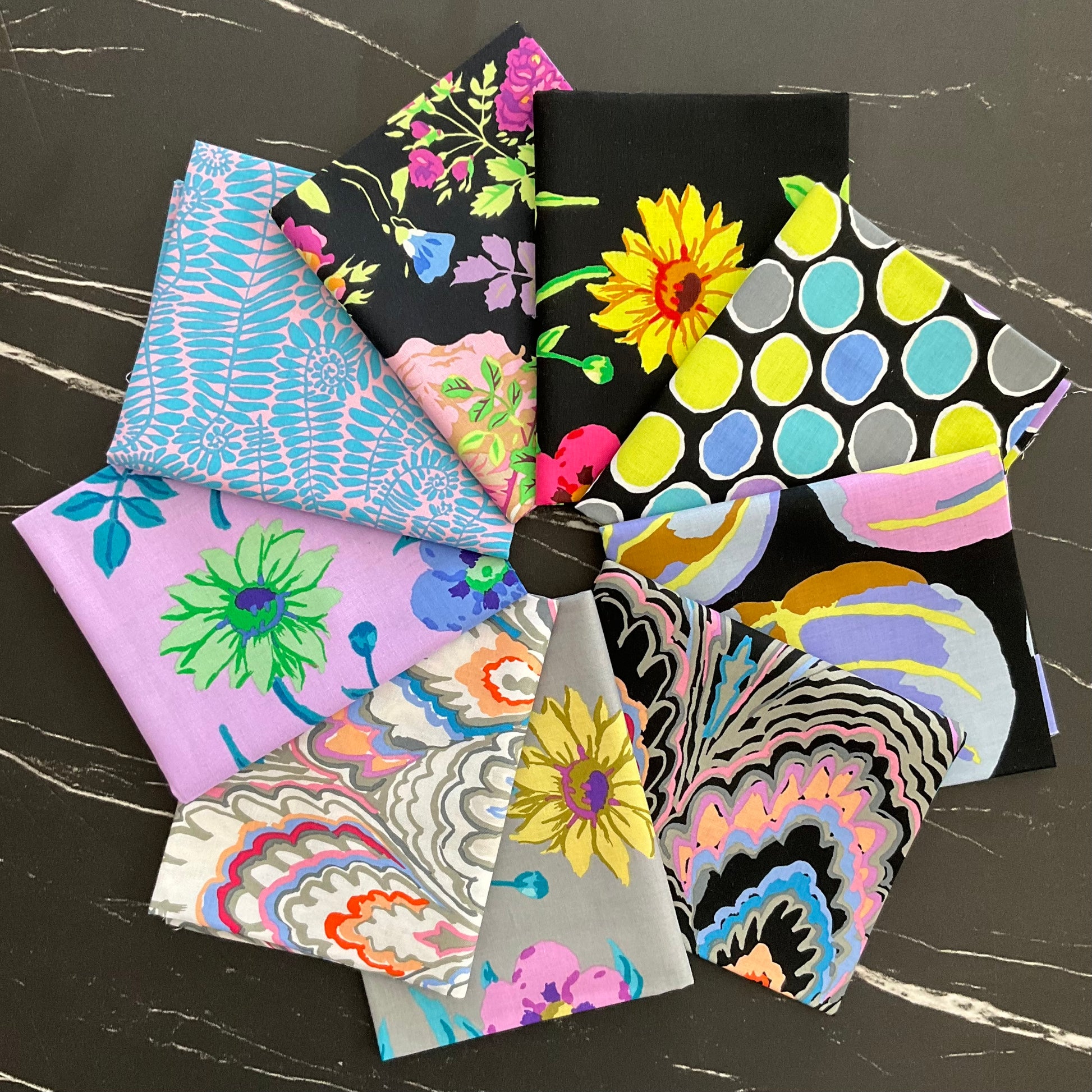 Kaffe Fassett Collective February 2025 : Contrast Bundle