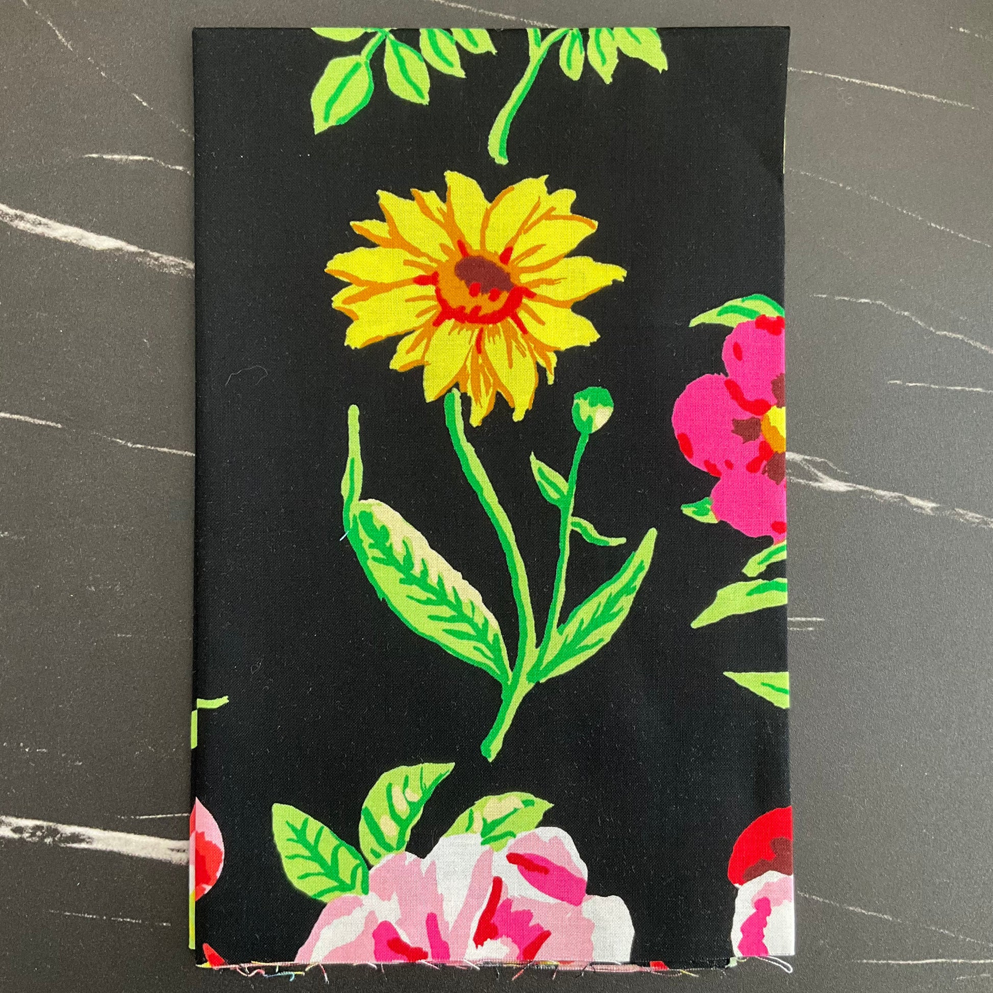 Kaffe Fassett Collective February 2025 : Flower Studies - Black PWGP205.BLACK