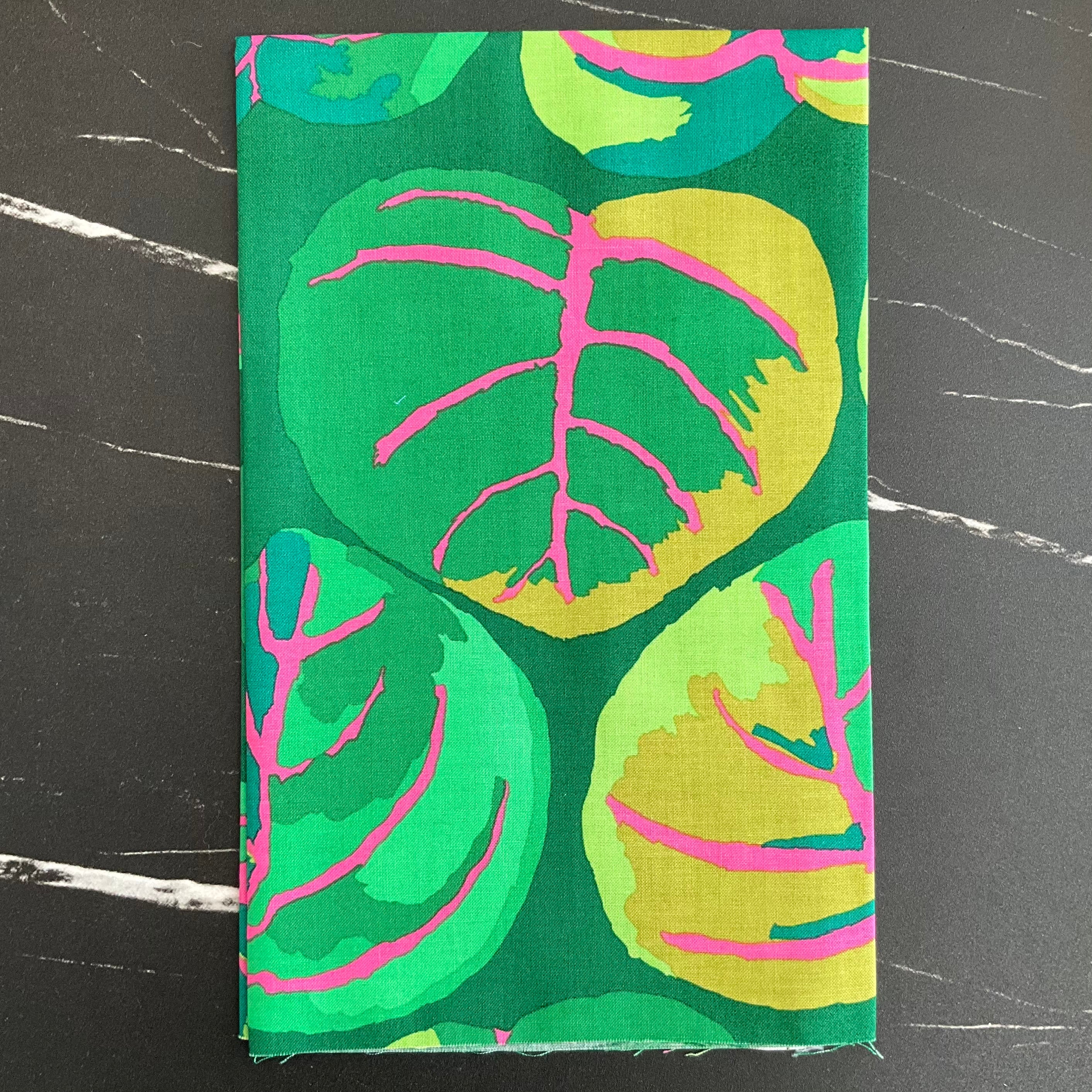蓮紙ぼかし70束(濃ピンク/グリーン/ライムグリーン) Kaffe Fassett Collective February 2025 : Palm Leaves Green