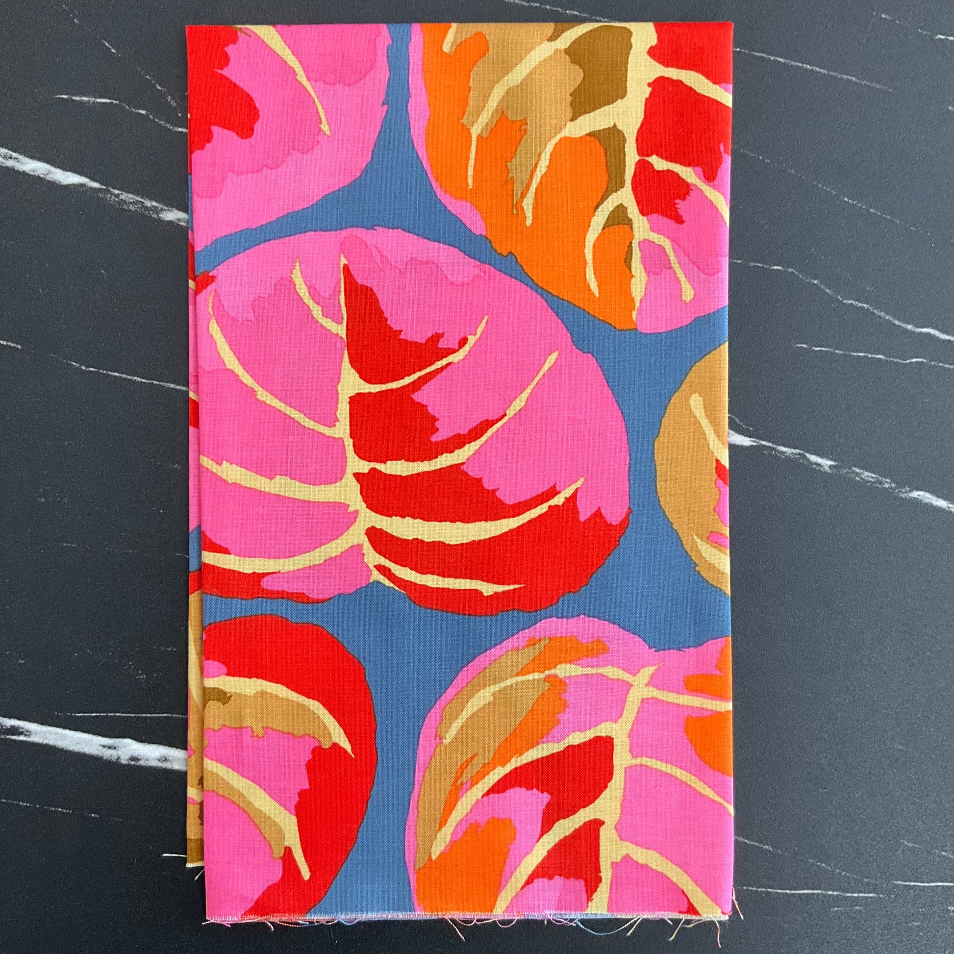 Kaffe Fassett Collective February 2025 : Palm Leaves Pink - PWGP208.PINK