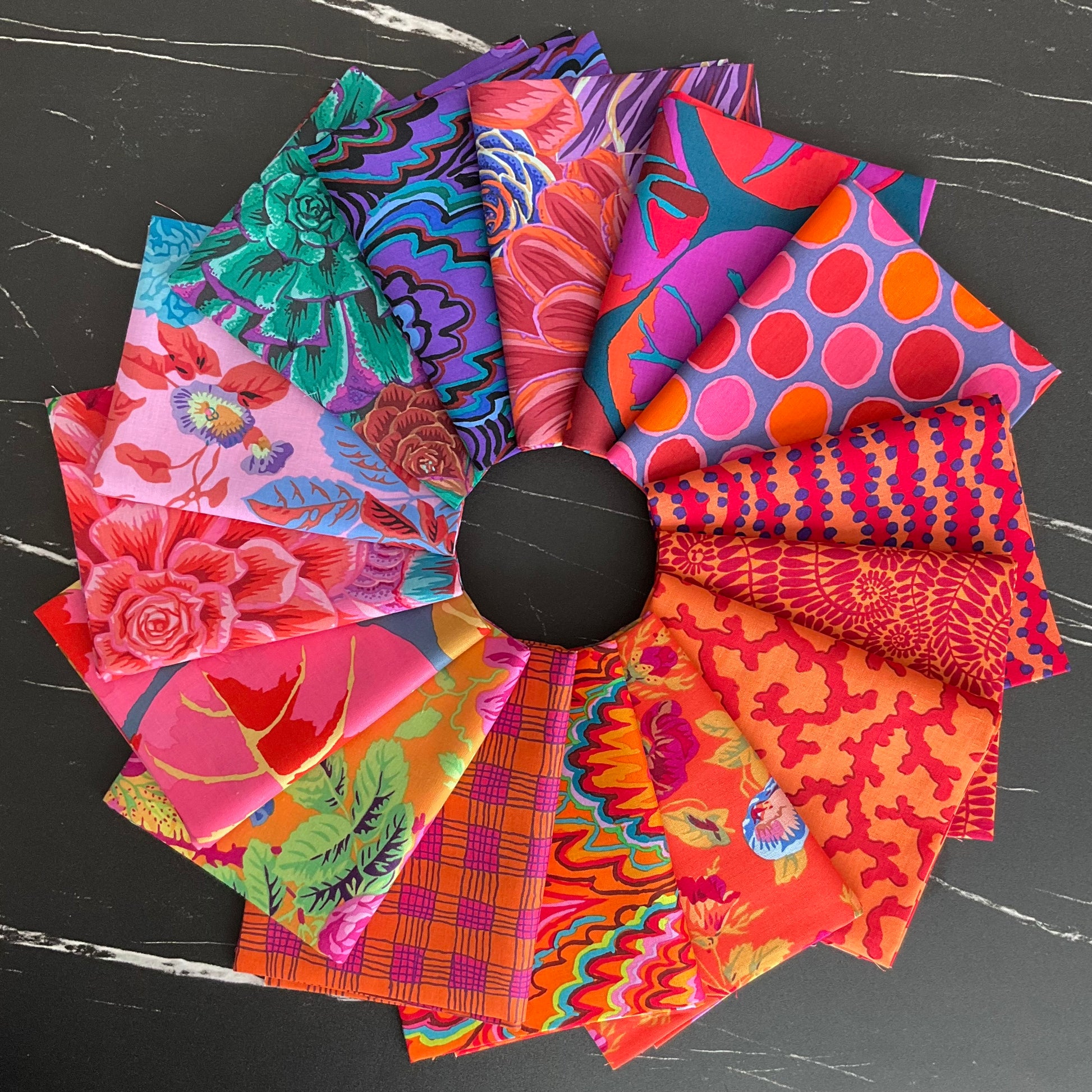 Kaffe Fassett Collective February 2025 : Warm Bundle