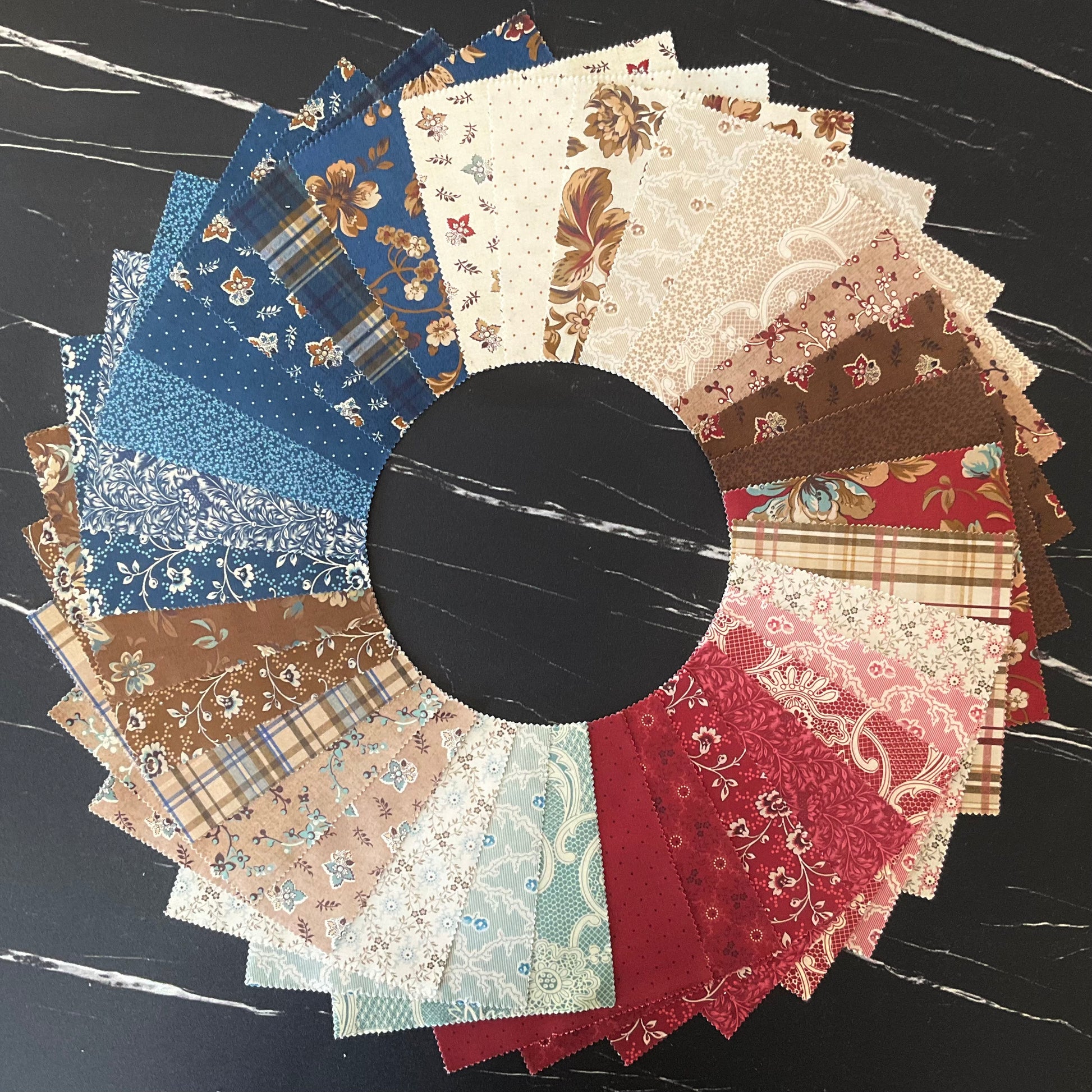 Lydias Lace by Betsy Chutchian : Charm Pack