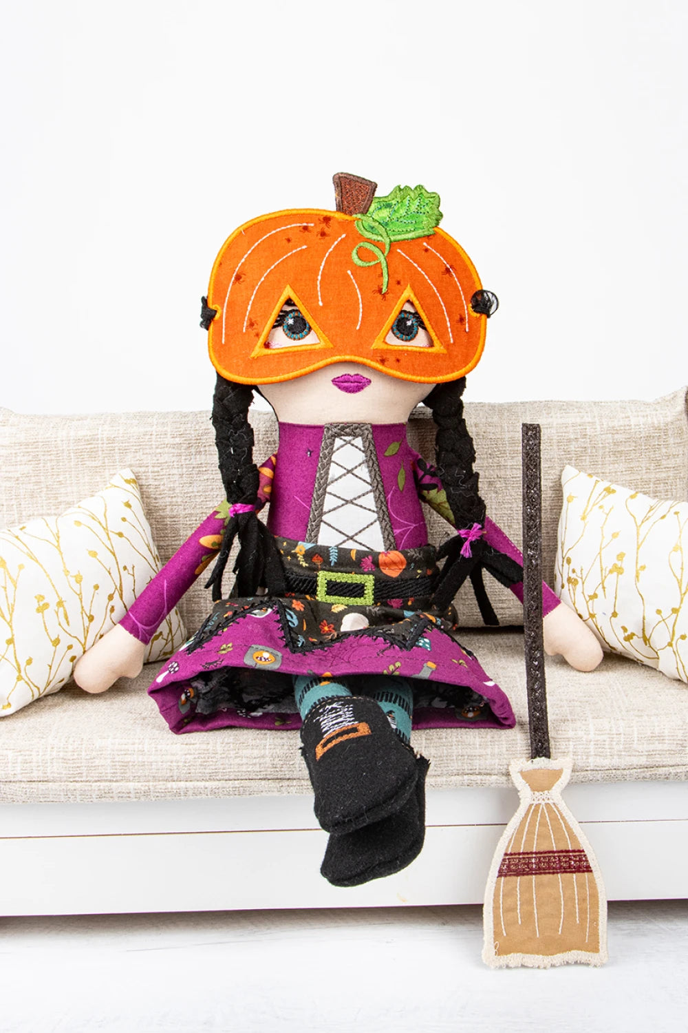 Little Witch and Friends Dolls by Jennifer Long - Machine Embroidery USB