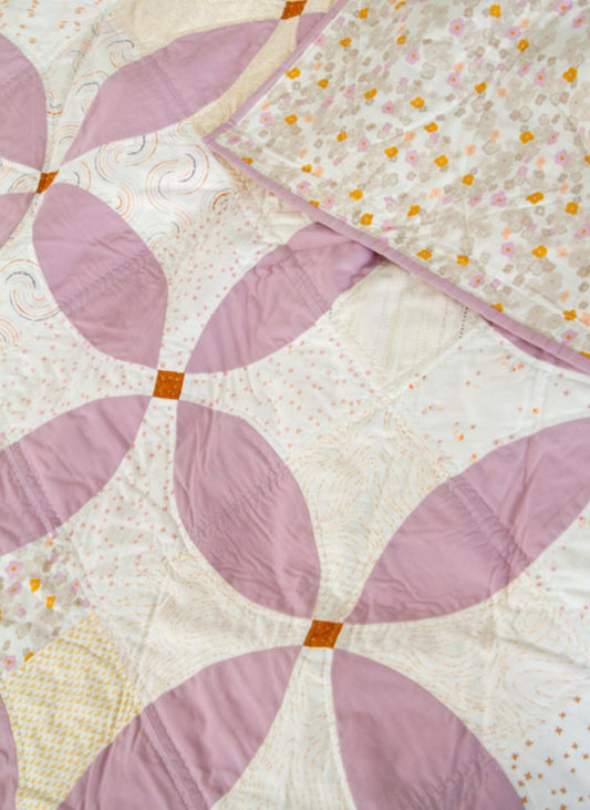 Mix the Volume by AGF Studios : Flowering Patchwork Quilt Kit