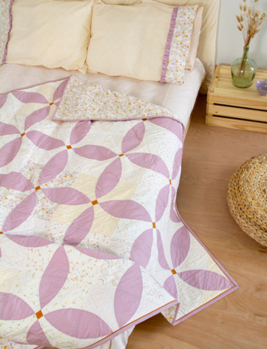 Mix the Volume by AGF Studios : Flowering Patchwork Quilt Kit