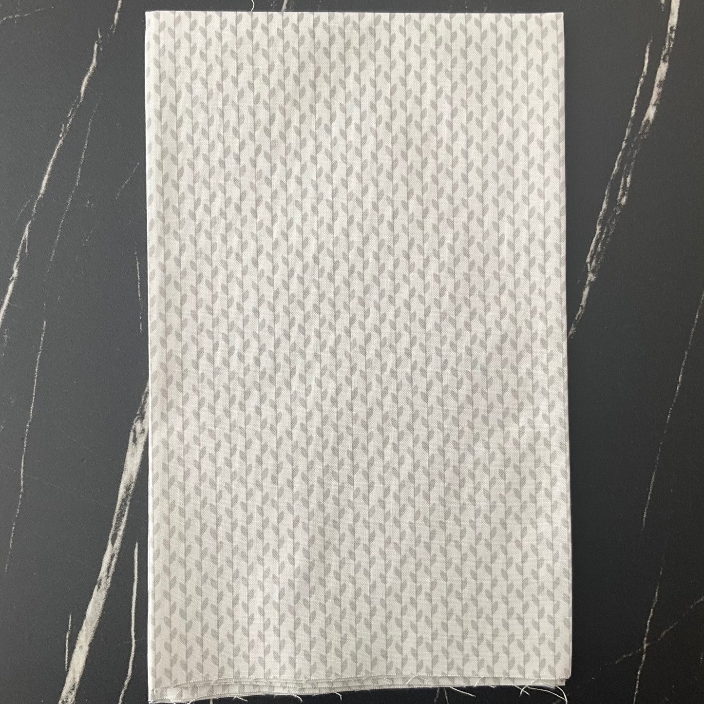 Mixed Bag of Bonbons by Jen Kingwell : White Grey 18252 11