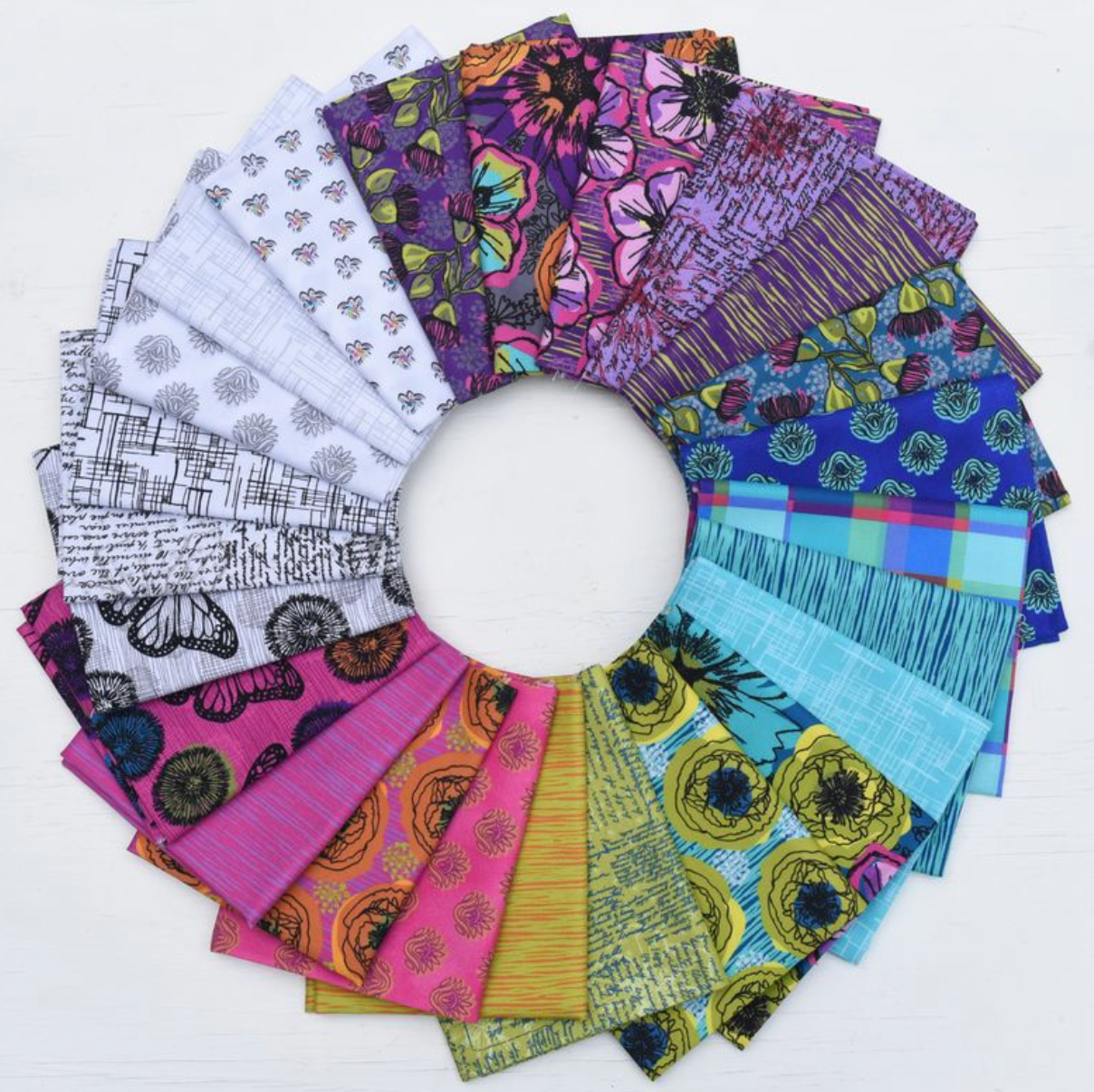 Winding Road by Natalie Barnes : Modern Medallion Quilt Kit