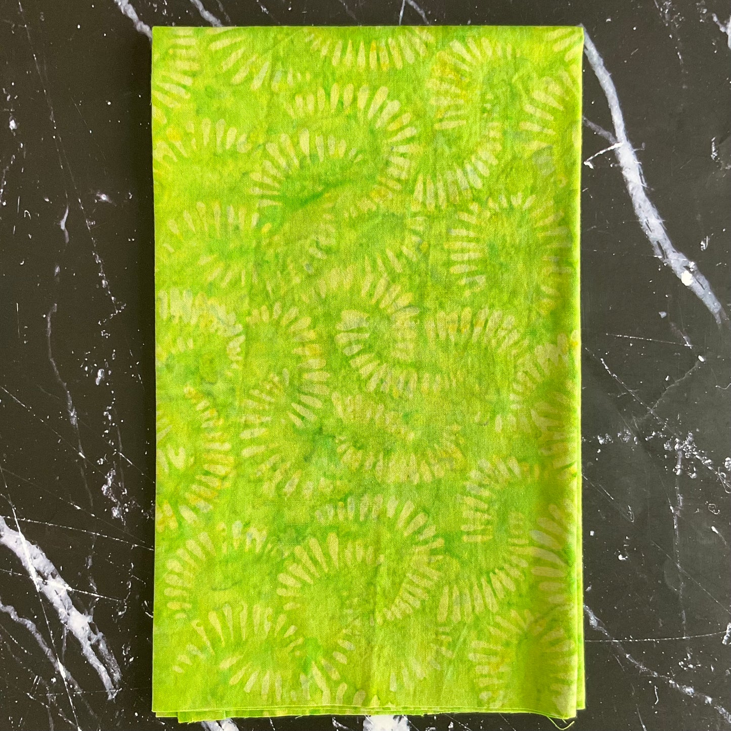Splendor Quiltessentials 7 Batiks by Anthology Fabrics : Citrus Slice Lime 440Q-4