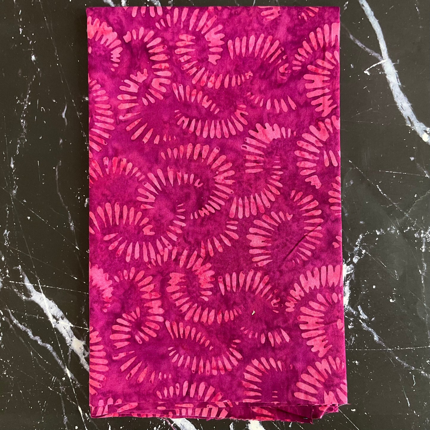 Splendor Quiltessentials 7 Batiks by Anthology Fabrics : Citrus Slice Plum 440Q-2