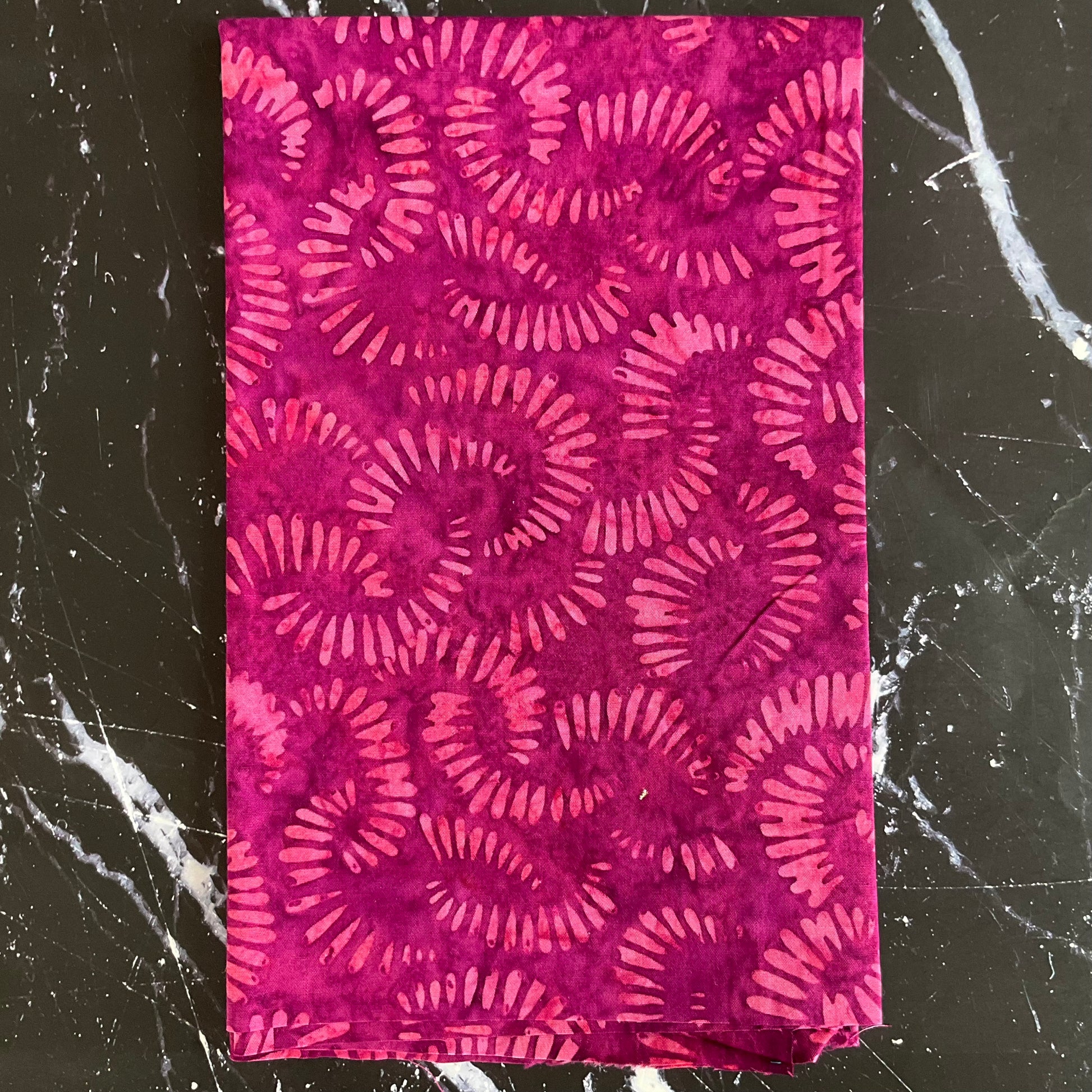 Splendor Quiltessentials 7 Batiks by Anthology Fabrics : Citrus Slice Plum 440Q-2