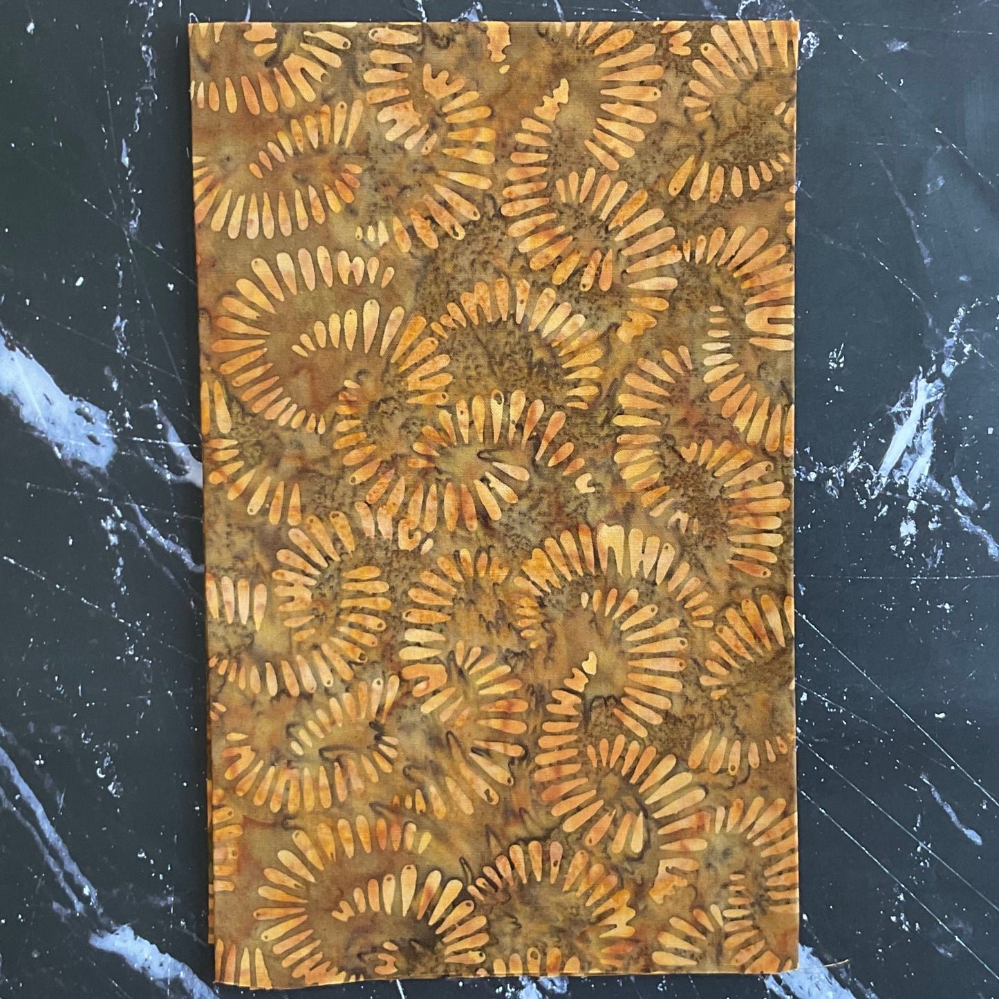 Splendor Quiltessentials 7 Batiks by Anthology Fabrics : Citrus Slice Toffee 440Q-8