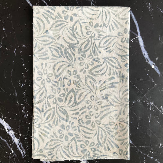 Splendor Quiltessentials 7 Batiks by Anthology Fabrics : Hibiscus Smoke 445Q-6