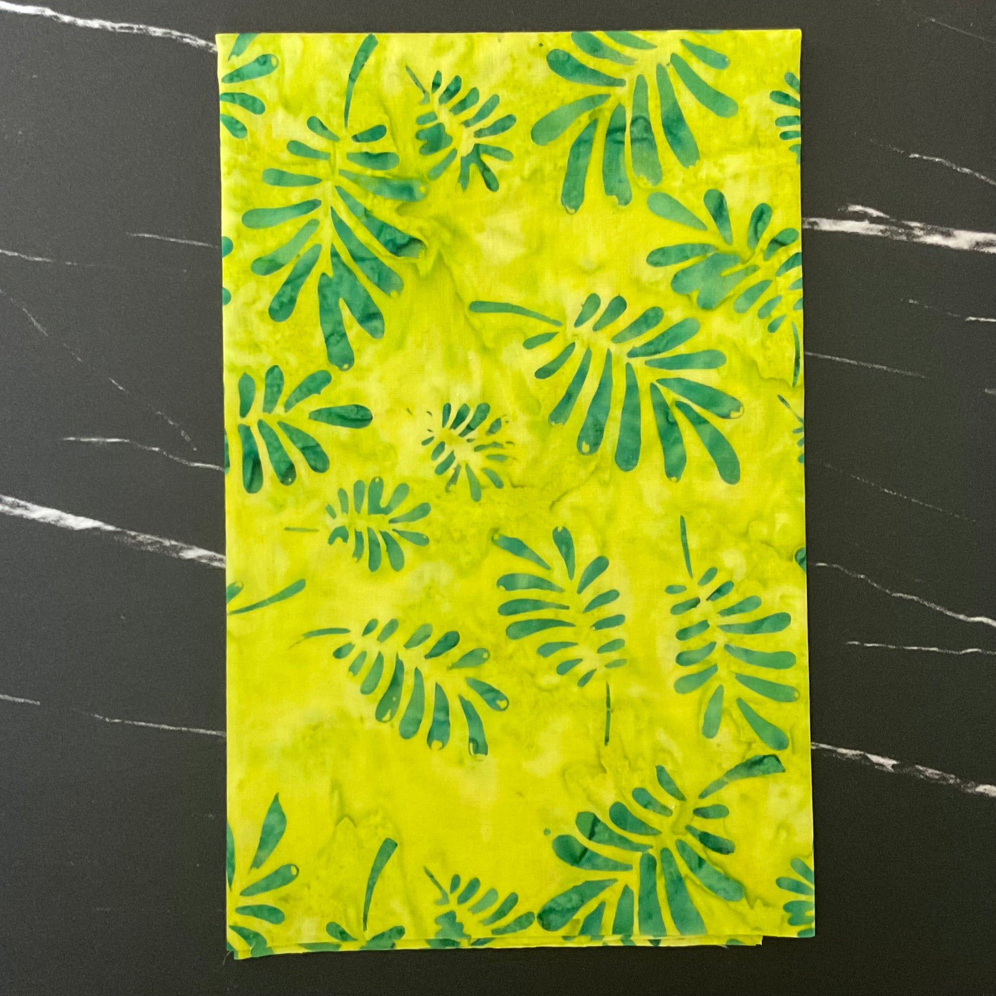 Splendor Quiltessentials 7 Batiks by Anthology Fabrics : Palms Green 447Q-2
