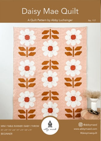 Strawberry Lane by Sally Kelly : Daisy Mae Quilt Kit