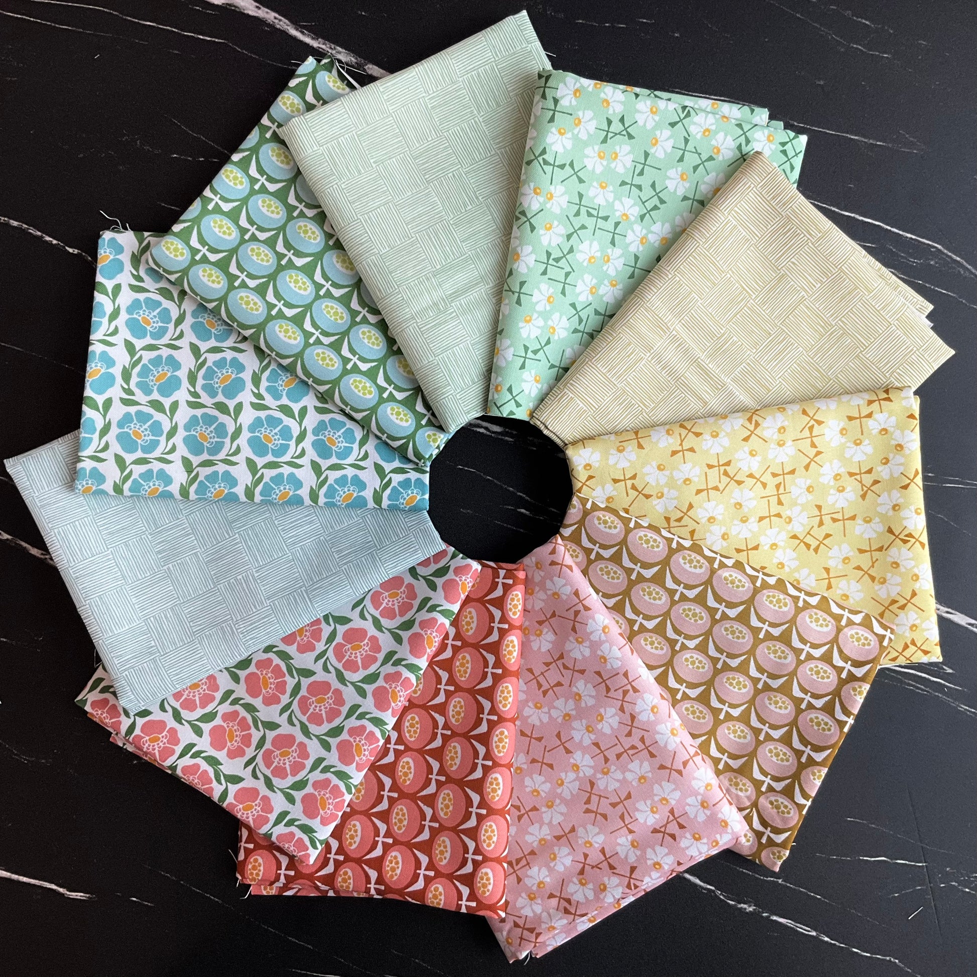 Sweet Floral Scent by Loes Van Oosten : Bundles